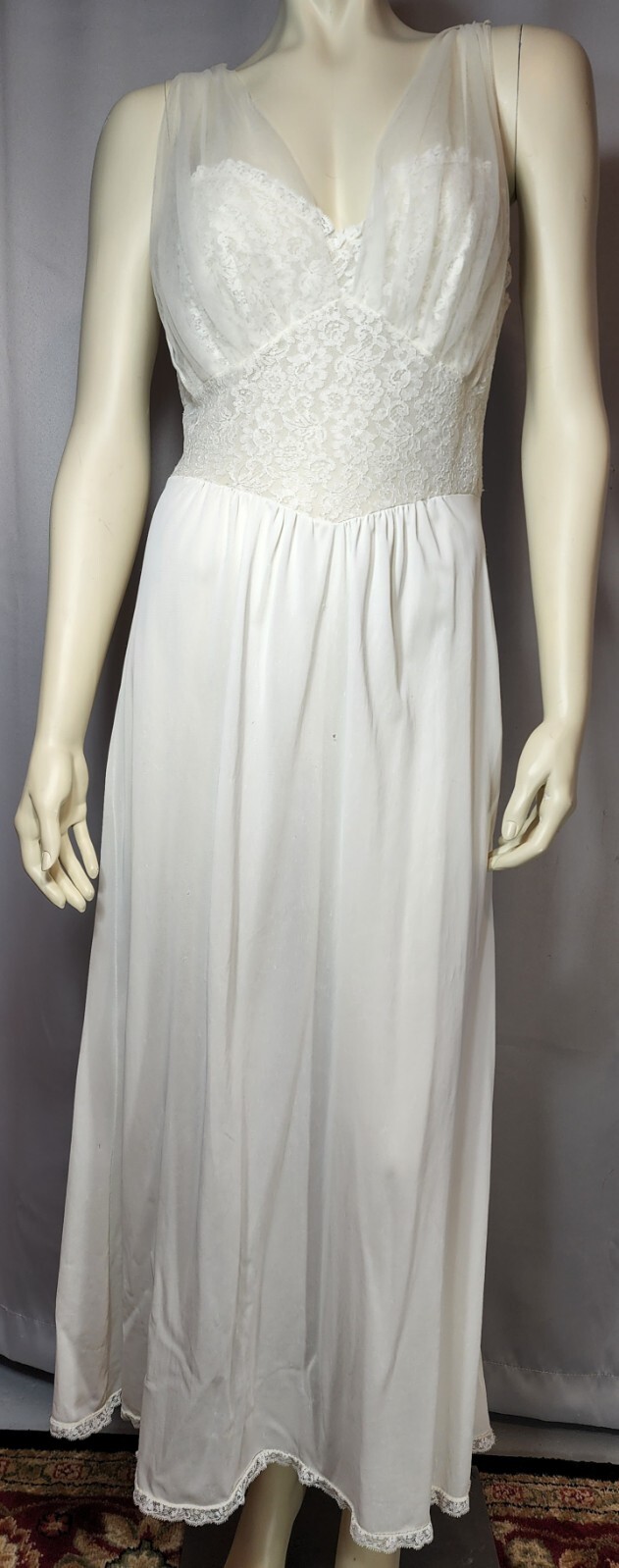 Vintage 1960s Radcliffe Nightgown Size M