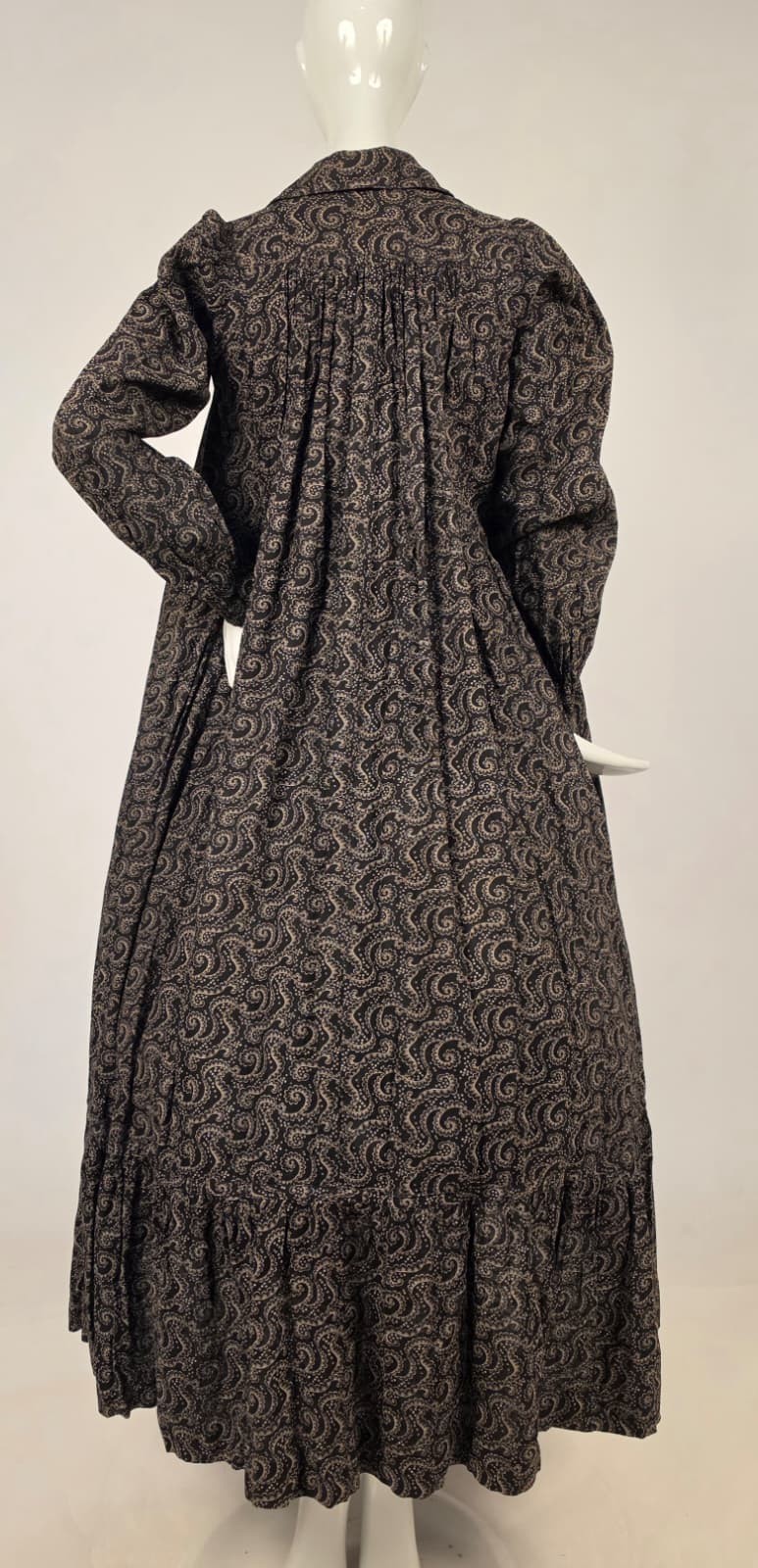 VICTORIAN 19TH C PRINT CALICO COTTON MATERNITY WRAPPER DRESS W BUSTLE REAR 