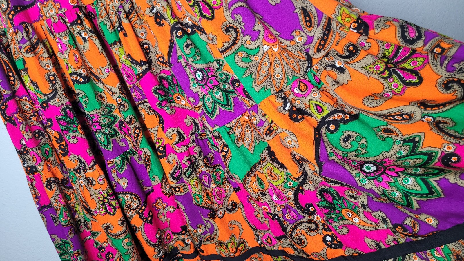 Vintage 1970s Paisley Skirt Women’s Large Neon Boho Hippie Festival Knee Length