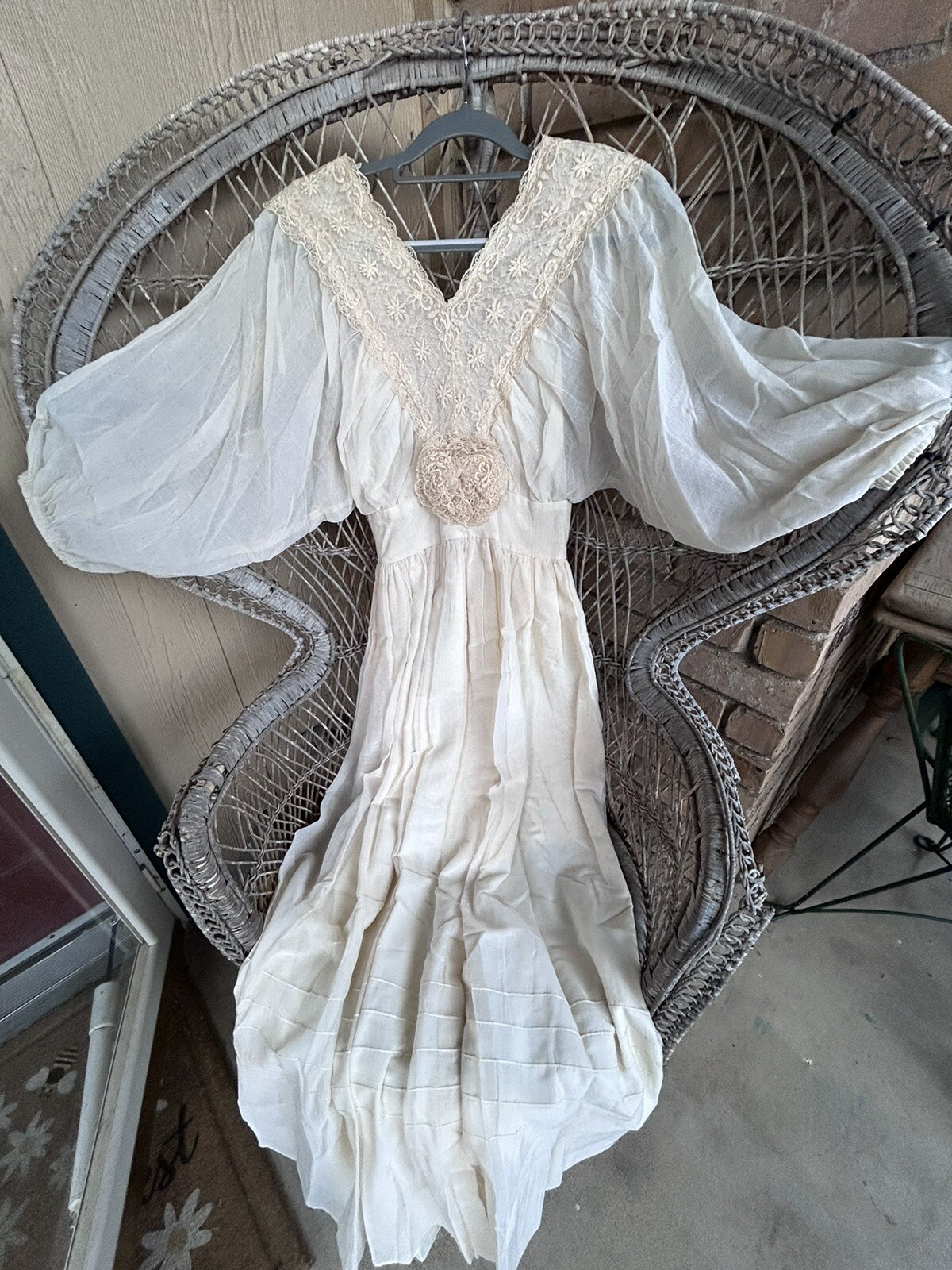 Vintage Ivory Prairie Dress 3/4 Puffy Sleeves Embroidered Lace Bodice 25” Waist