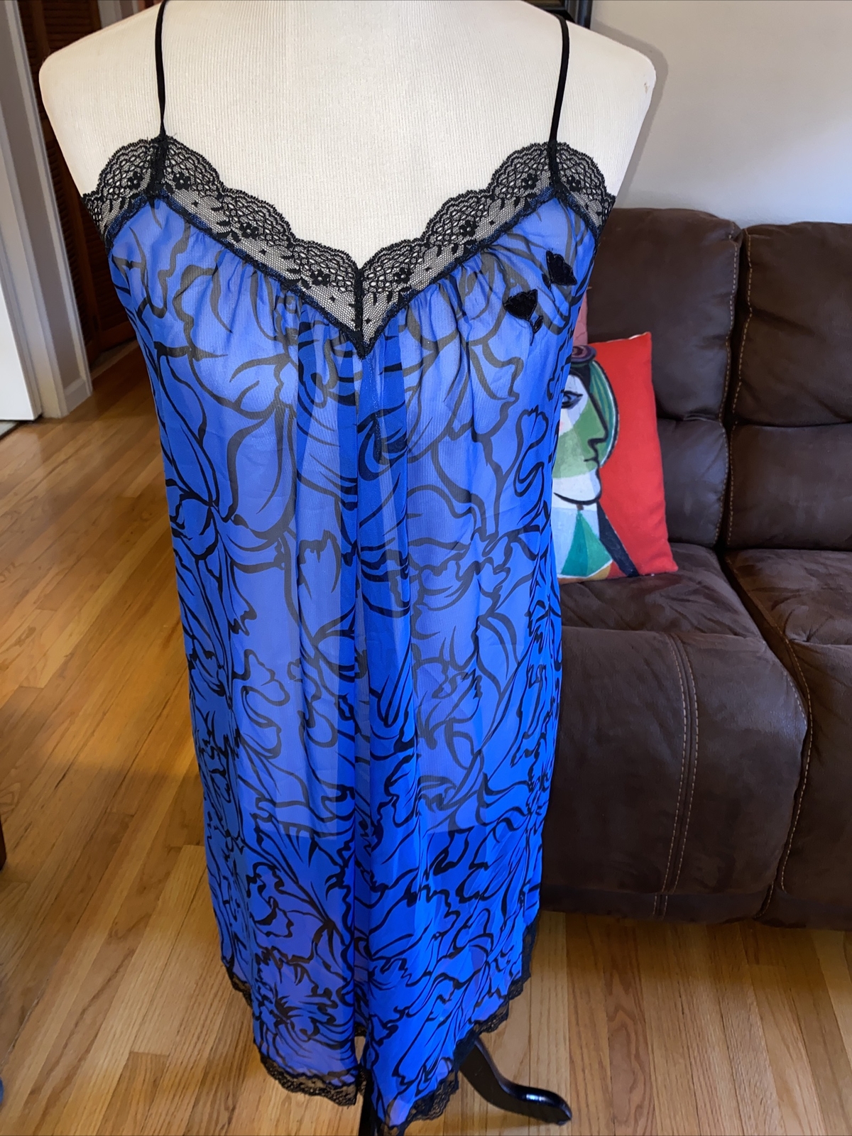 VINTAGE 1970s – LUCIE ANN ROYAL BLUE AND BLACK GOWN AND ROBE SZ SMALL FREE SHIP
