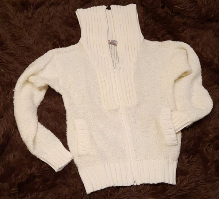 70s Vintage Collared Full Zip Sweater similar to light teddy bear material Lg