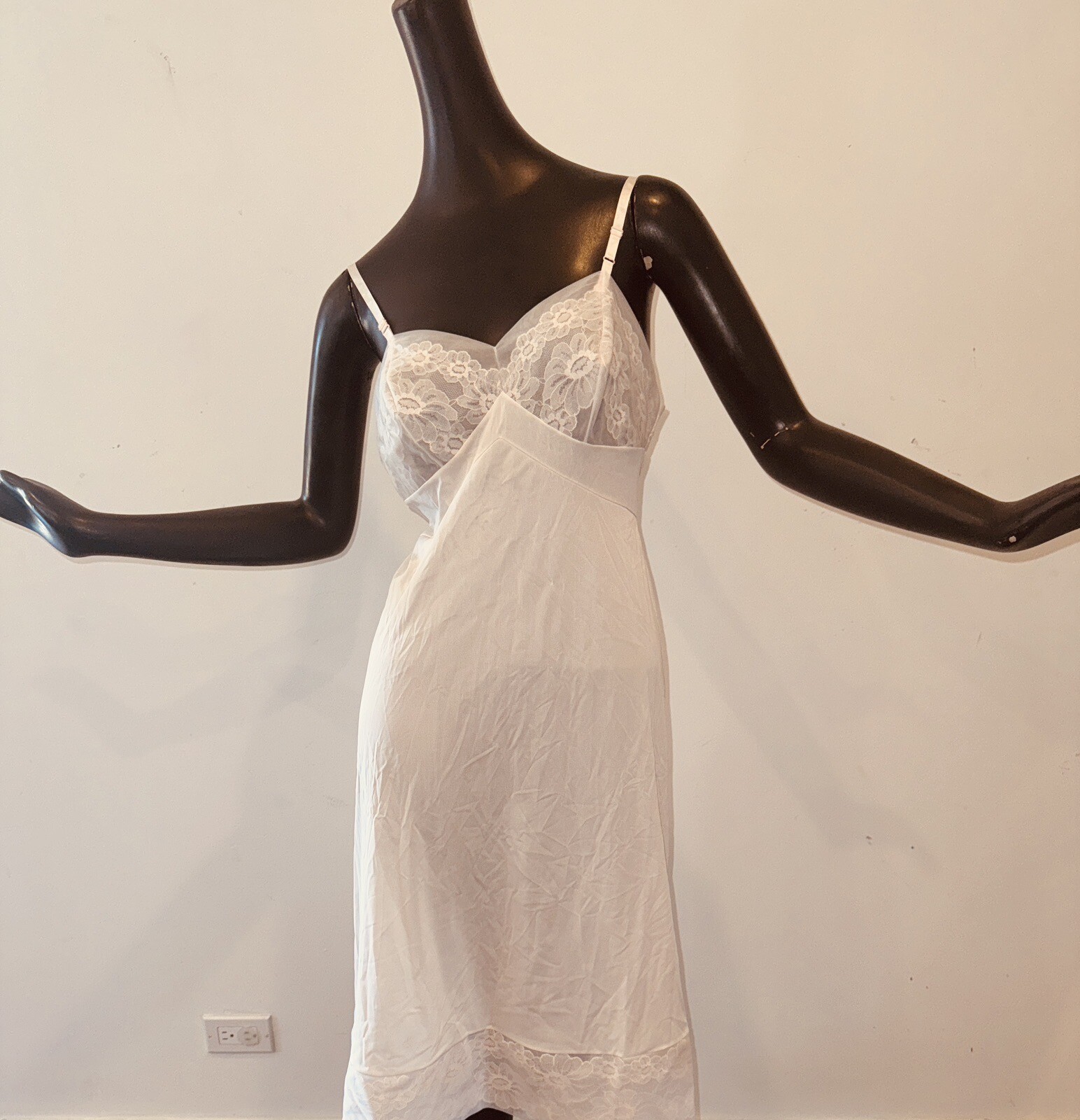 Vintage Sz 34 L Vanity Fair Pale Blush Pink Nylon Lace Slip Excellent Condition