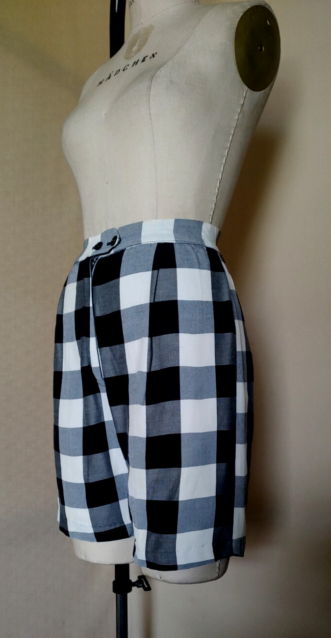 Vtg 1960’s WOMEN’s SHORTS, Large Scale Black & White WOVEN GINGHAM , MINT COND