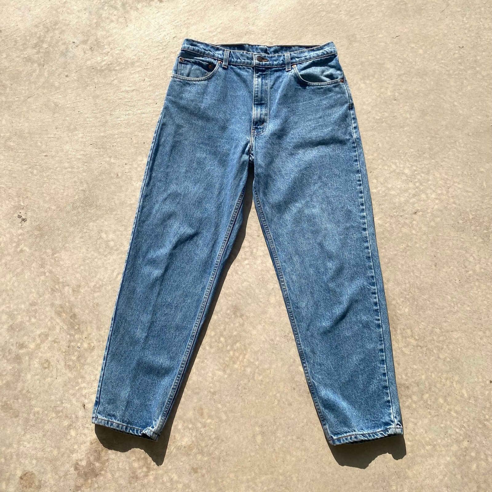 Vintage Levi’s 550 Jeans Relaxed Fit Tapered Leg Paper Tags 90s Fits like 35×30