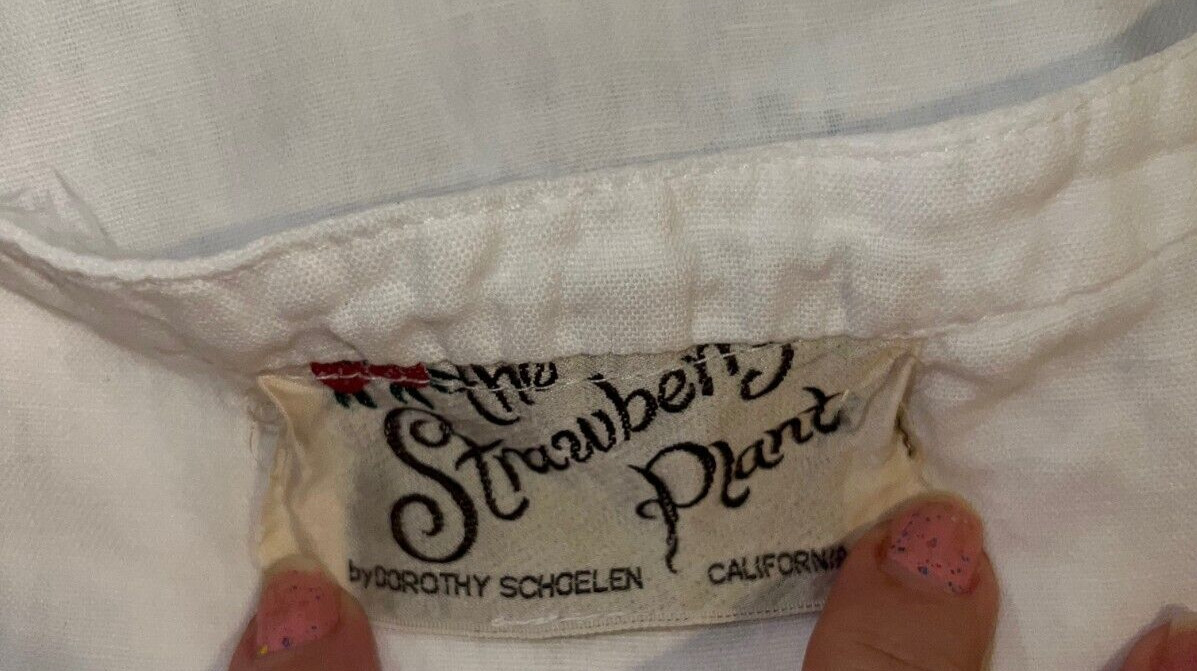 VTG 70s The Strawberry Plant by Dorothy Schoelen California White top button M
