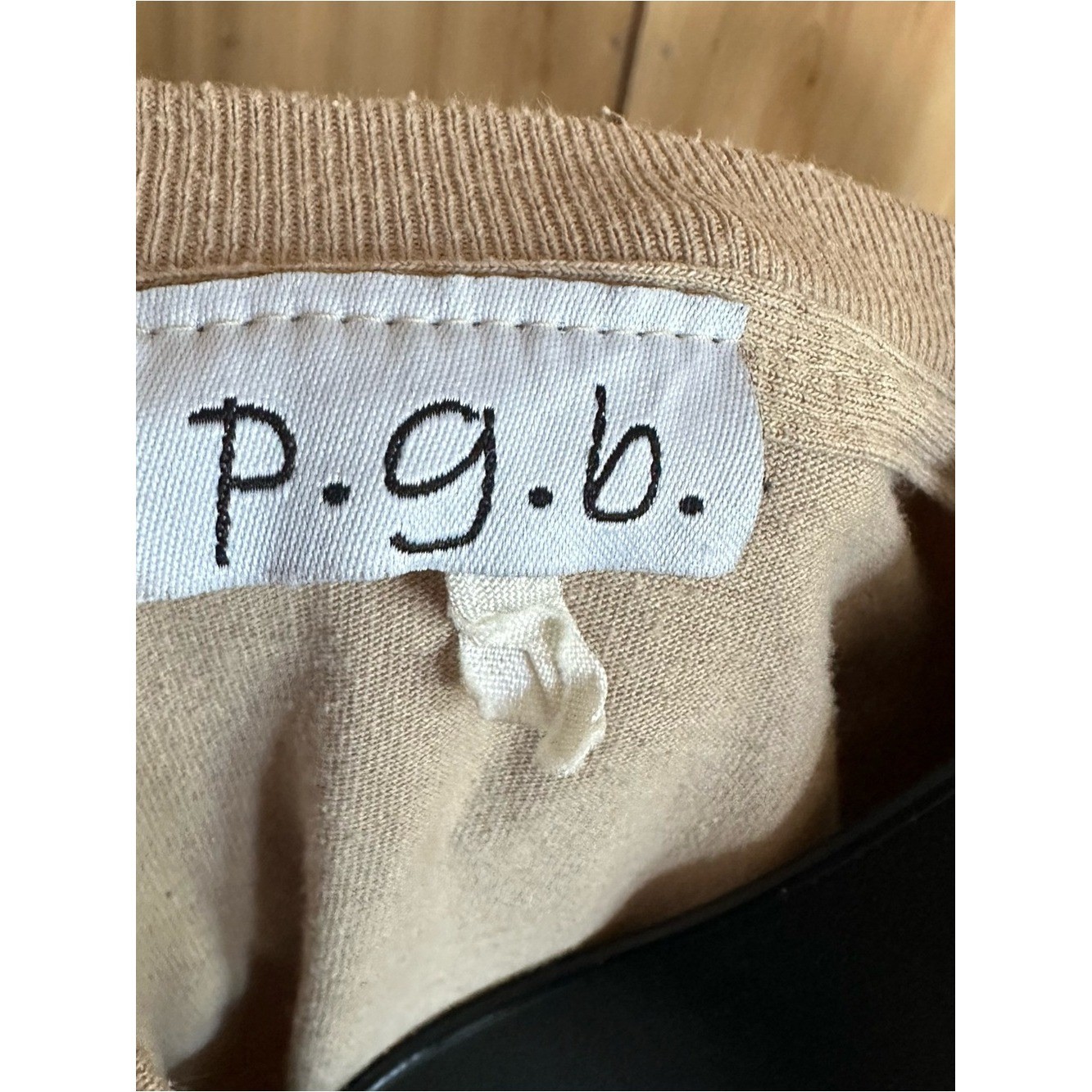 Vintage 90s Beige /Cream Tan Embroidered Leaf Graphic Tee