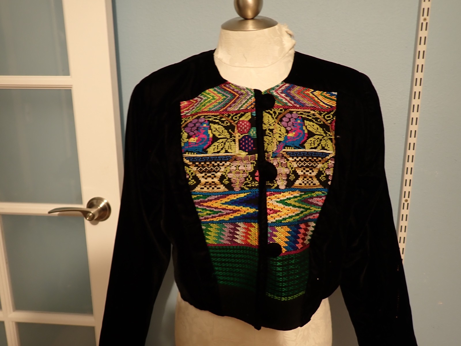 MILAGROS Rare Vintage Black Velvet Hand Loomed Embroider Jacket Frog Buttons M