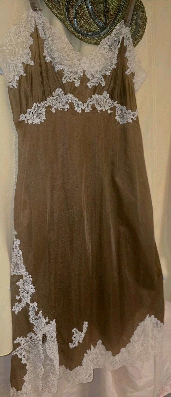 Beautiful vintage nightgown; brown with ivory lace. size medium