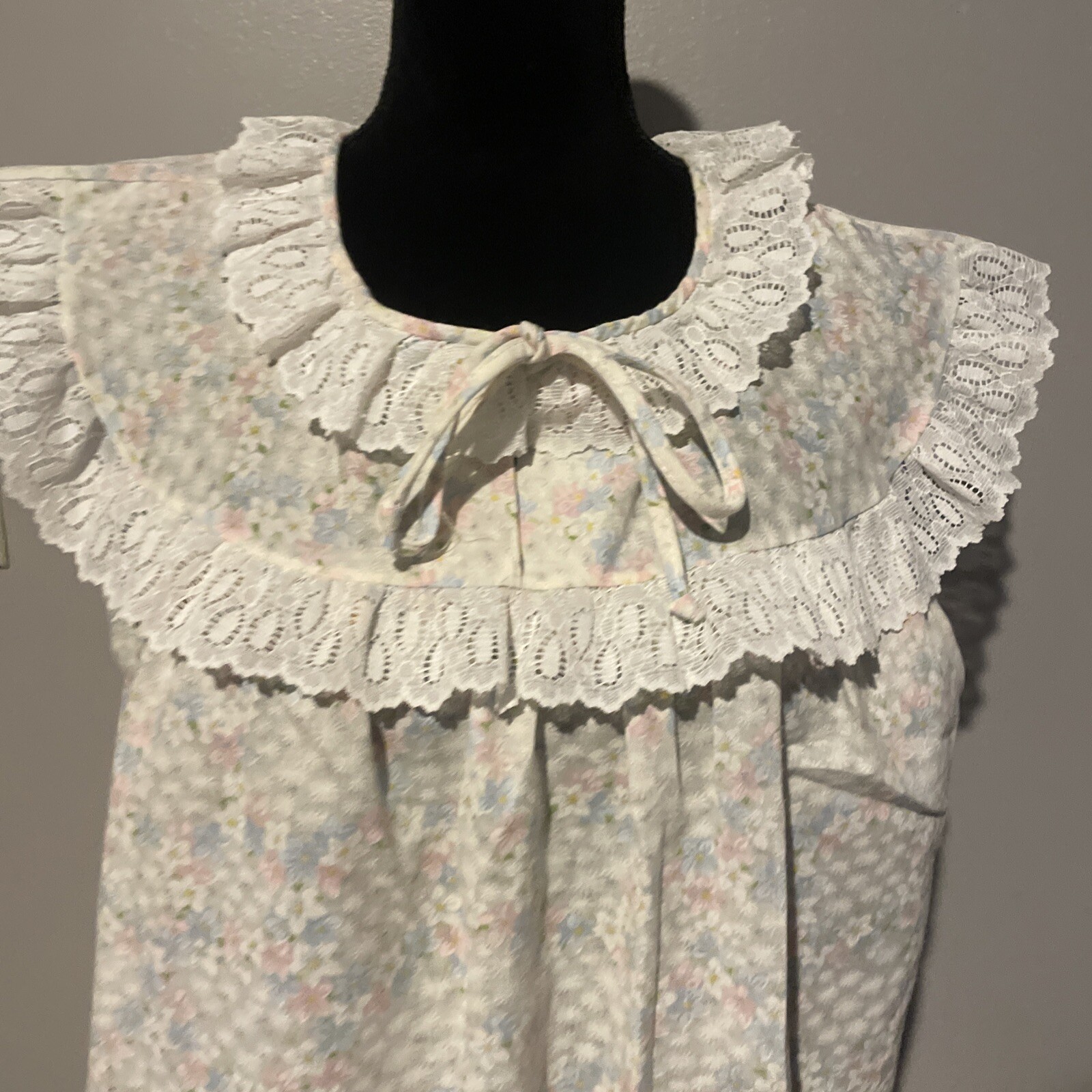Vintage Womens Nightgown Philmaid Size Large Floral Lace Trimmed