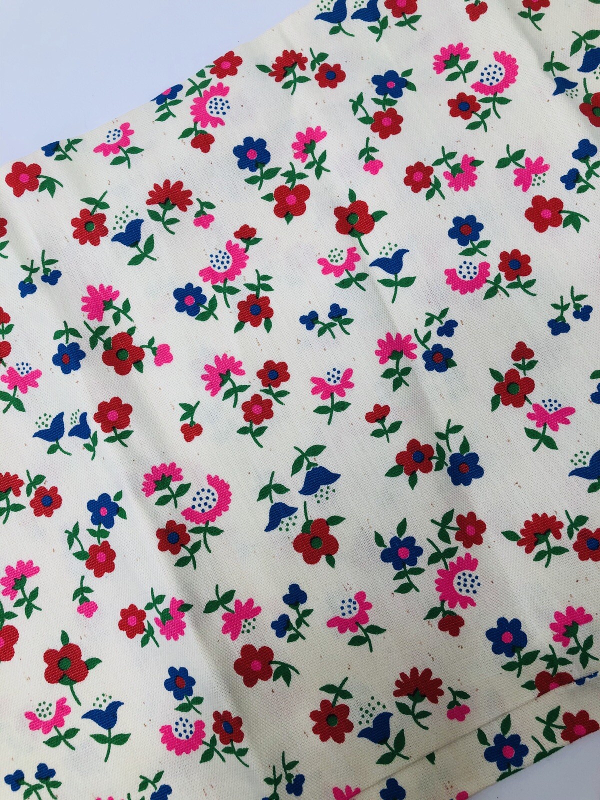 VTG 60’s Womens Pants Culottes Cream w/ Vibrant Flower Power Print