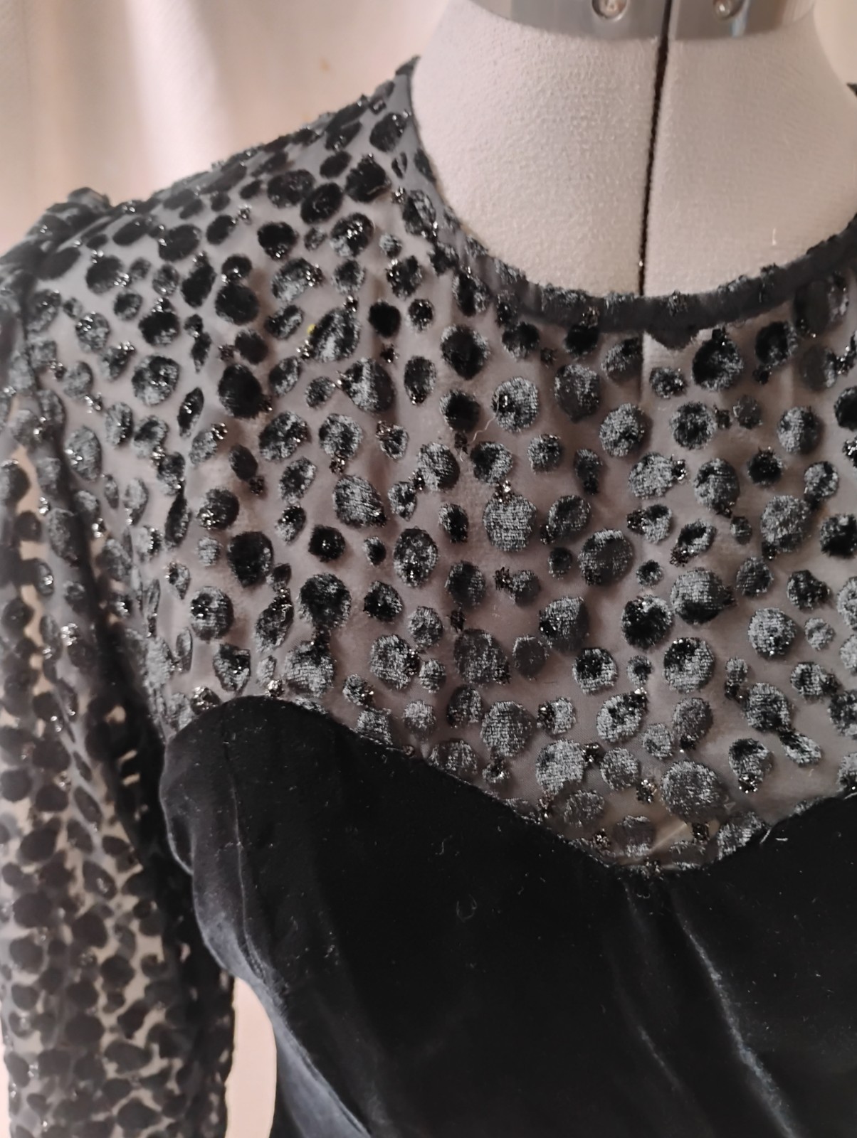 Niki Originals sz 6 Black Velvet Fit & Flair Dress Illusion Neck & Sleeve