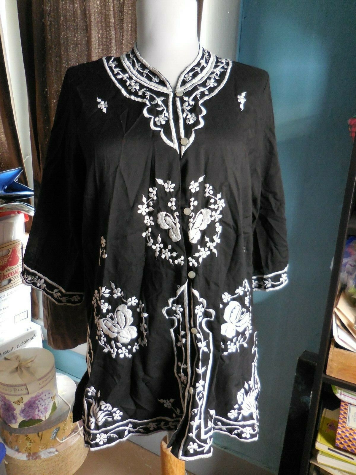 Vintage Leandra Crochet Embroideries Kimono Blouse Black with White Flowers S