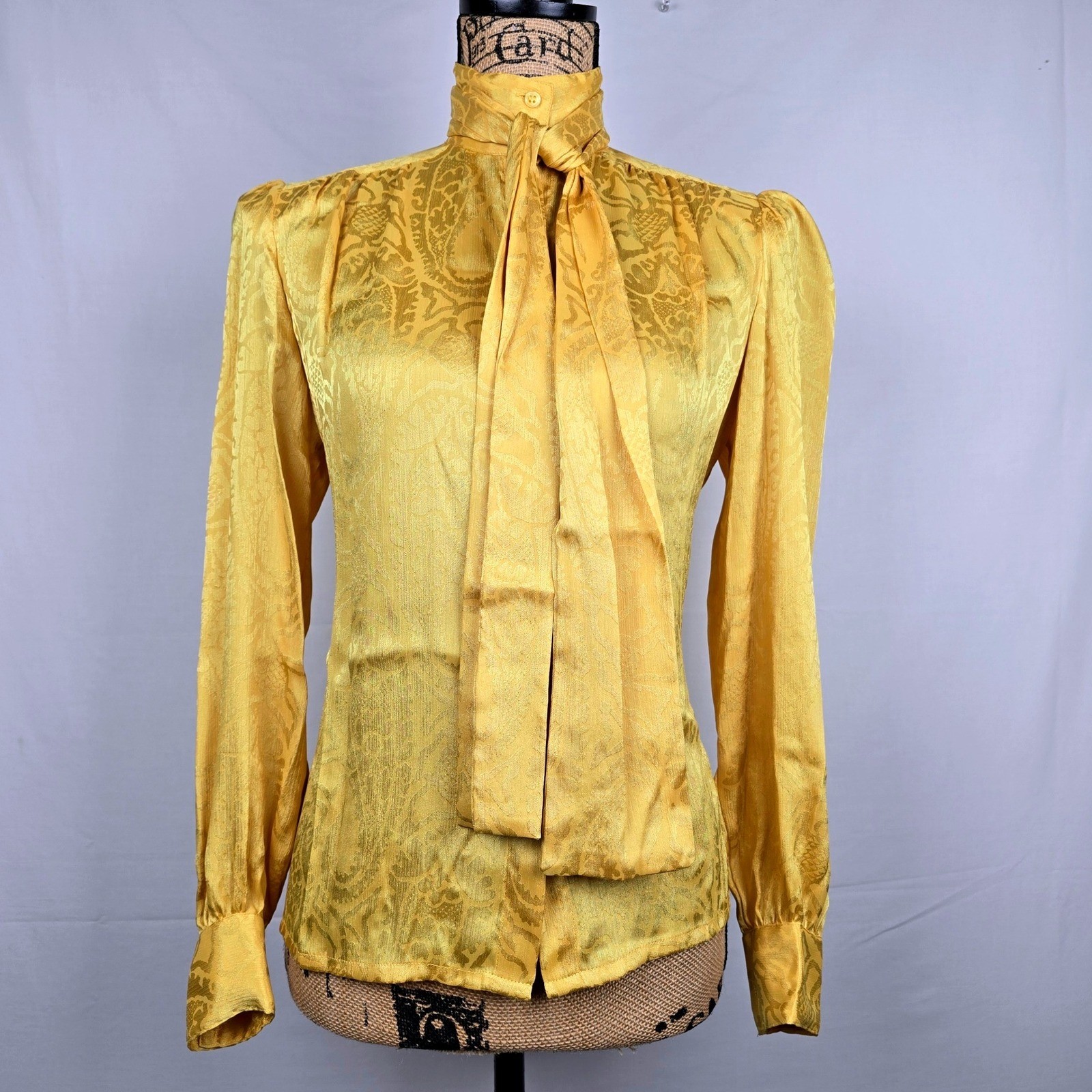 La Chine Classic Galinda Wang Vtg. Mustard Yellow Paisley Jacquard Bow Blouse 4