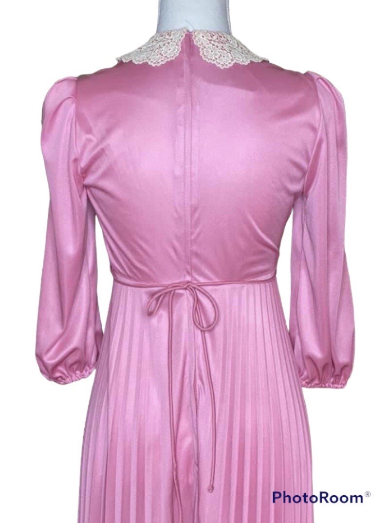 1970s Soft Pink Modest Prairie Dress Empire Waist Pleated Skirt Small Lace