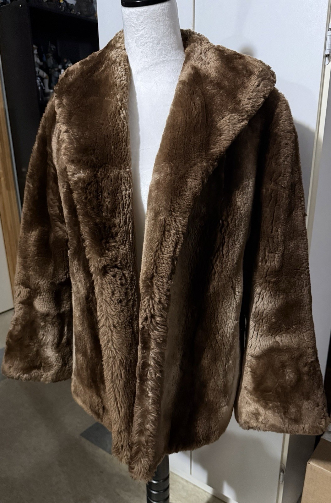 Famous-Barr Brown Vintage Beaver Fur Coat with Patterned Lining, Women’s Regular