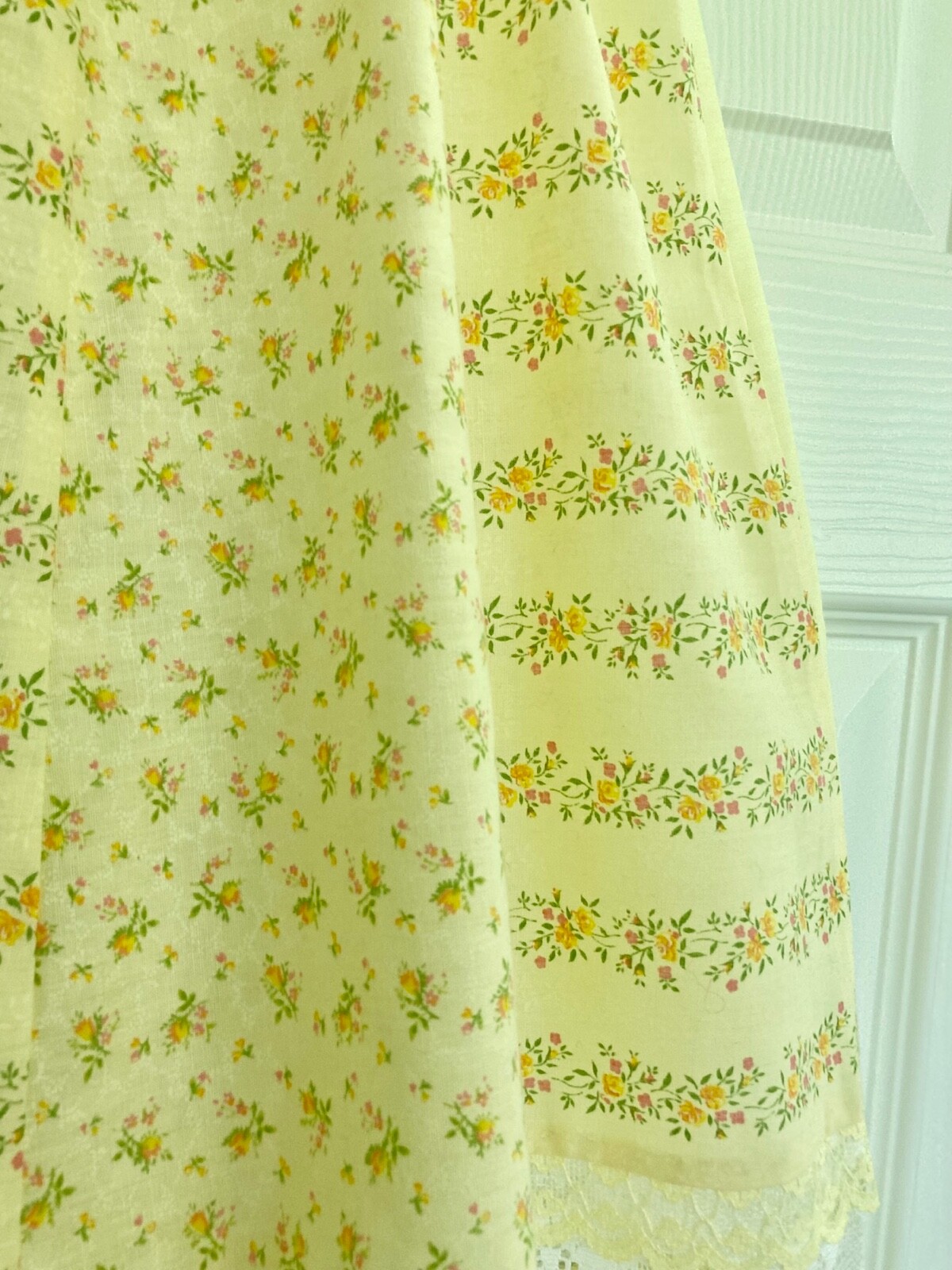 Vintage Multi Section Skirt 26″ Waist – 25″ Length.Yellow/Green/White