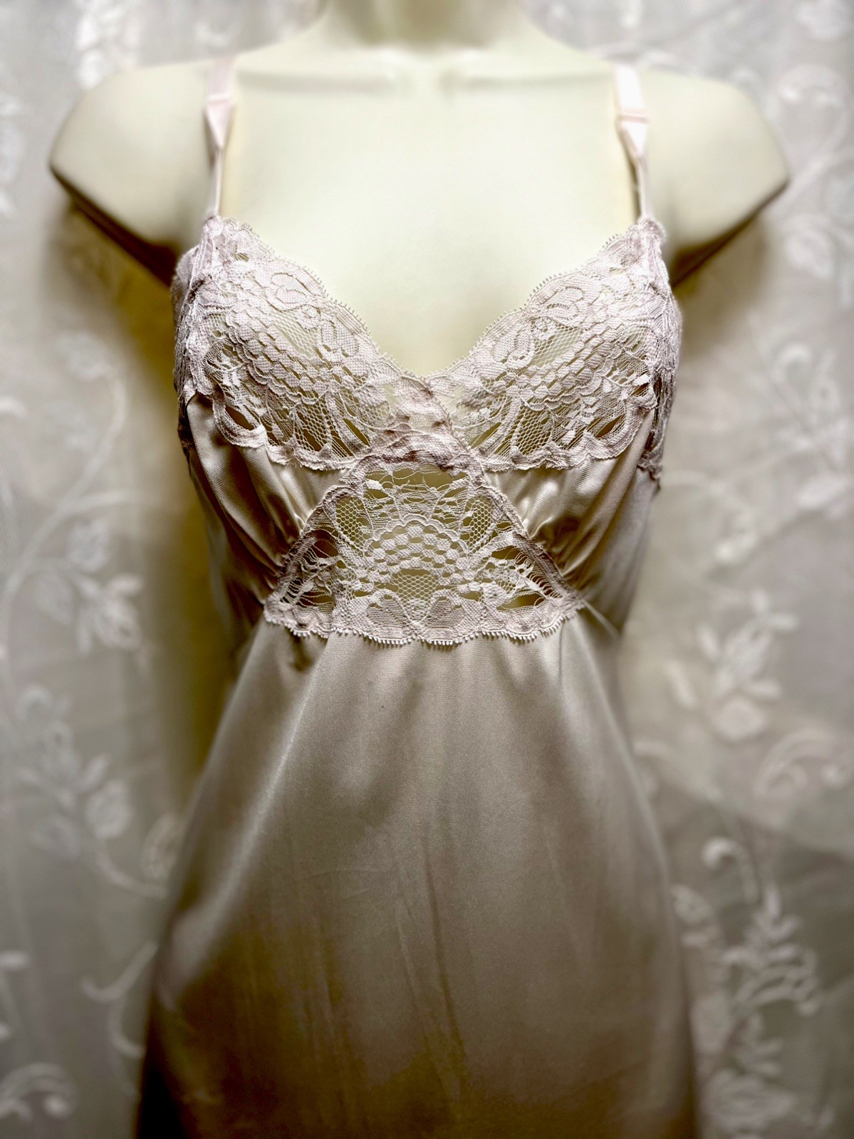 Vtg Shadowline Slip Silky Cream Nylon Lace Trim Fits 34