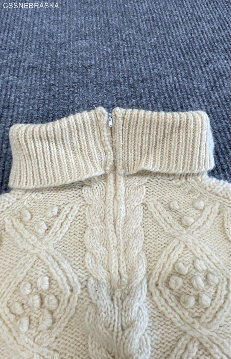 Vintage 80s Hand Loomed Women’s Cream 100% Virgin Wool Zip Turtleneck Sweater L