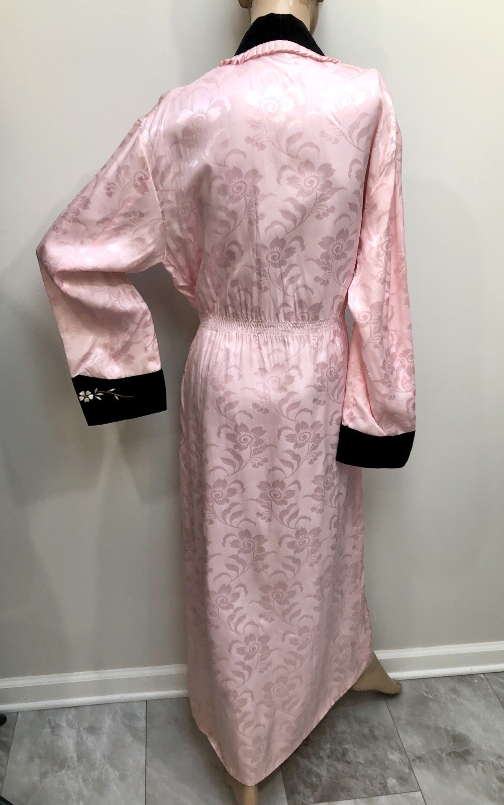 VTG 1940s 50s Cusp PINK RAYON Jacquard & VELVET Embroidered DRESSING GOWN Robe