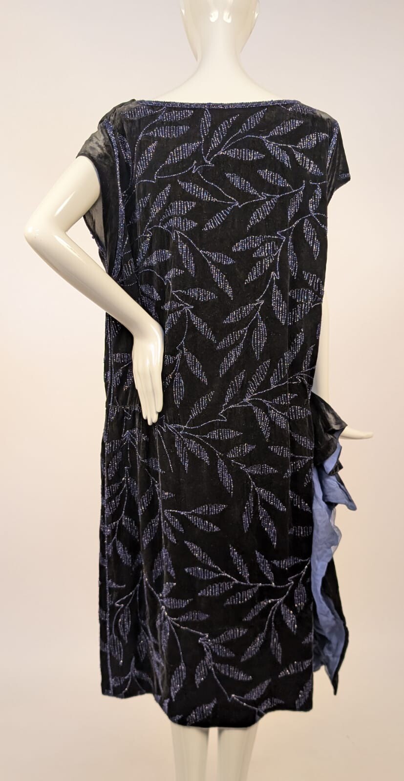 ELECTRIC BLUE GLASS BEAD FLAPPER 1920’S VELVET DRESS W LEAF PATTERN