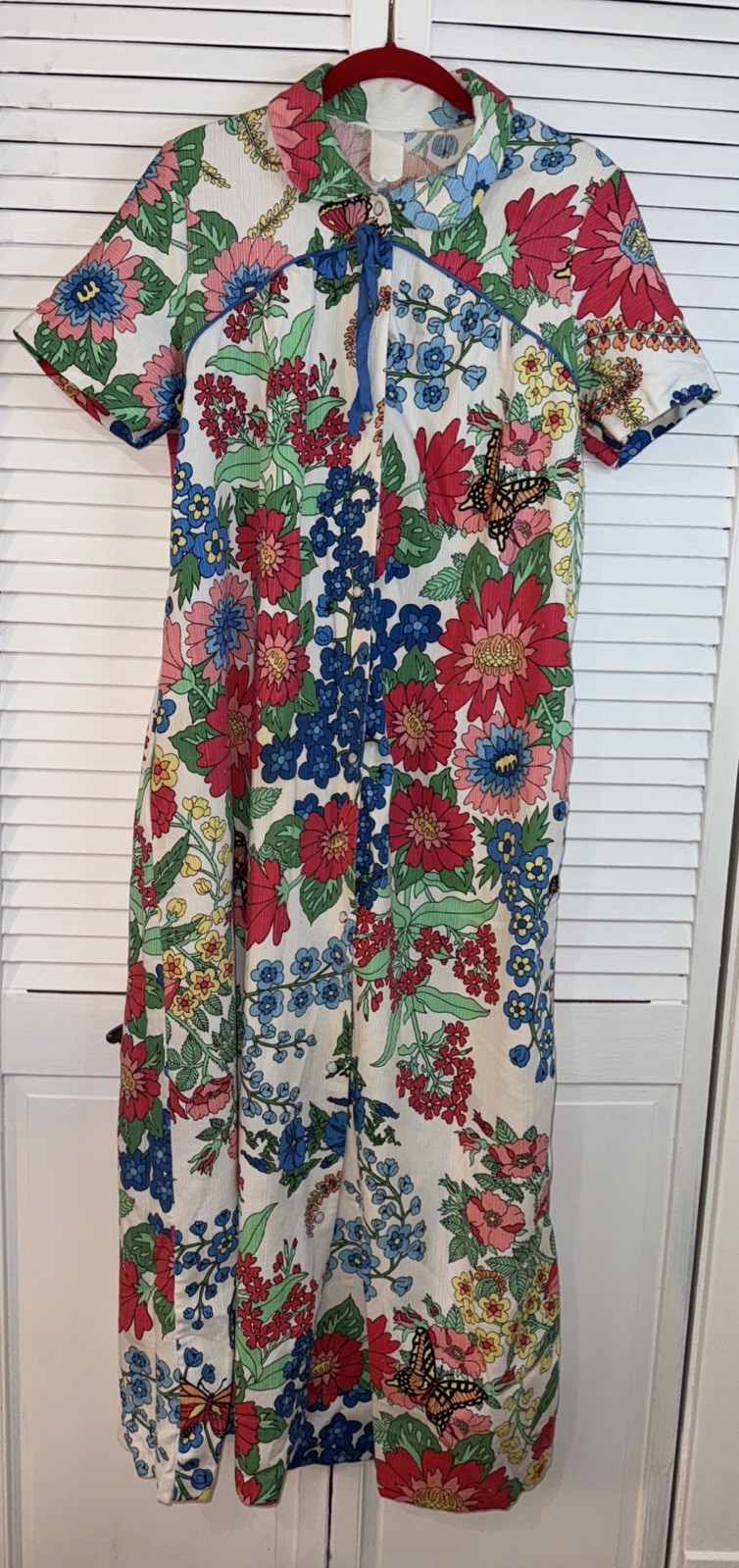 Rare Vintage 60’s 70’s Flower Butterfly Fashions Robes Look