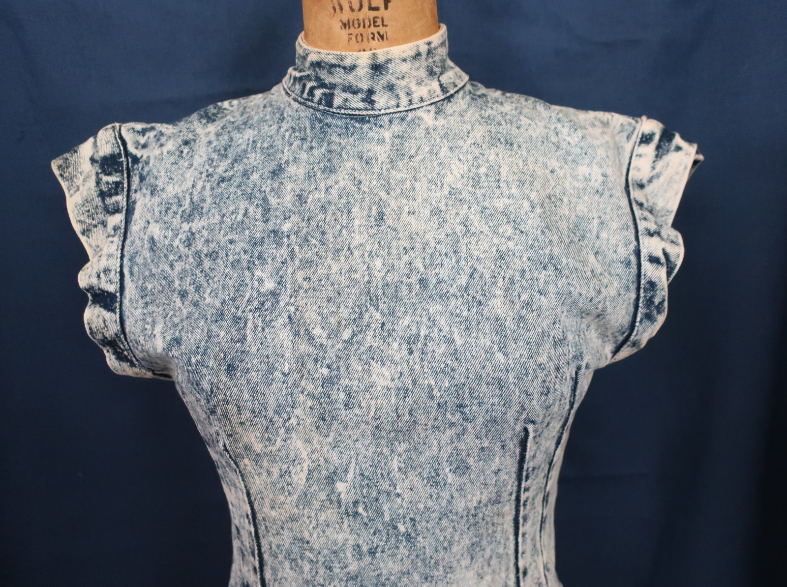 Vintage 1980s Acid Wash Fitted Denim Dress Open Back Size 9 S/M Paris Blues