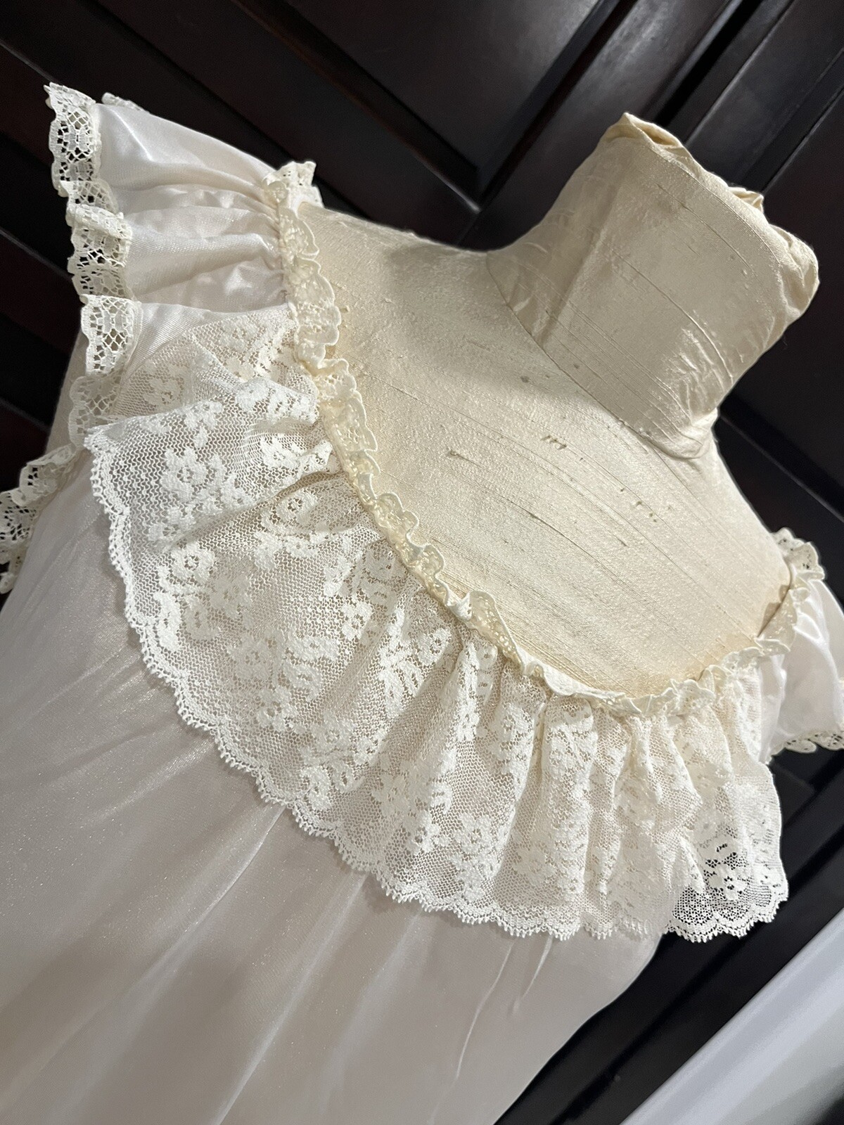Vintage MISTRA Nylon Ivory Nightgown Women’s Size Large Pre-Owned.