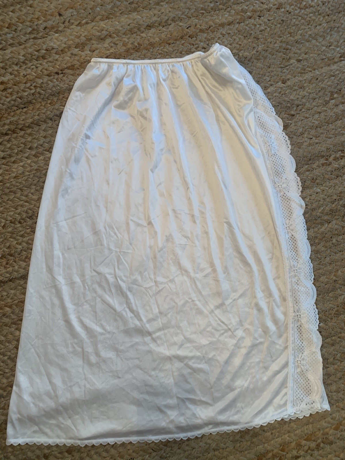 Vintage Warner’s (Sz L) Perfect Measure Half Slip 29” White Nylon Lace Trim Slit