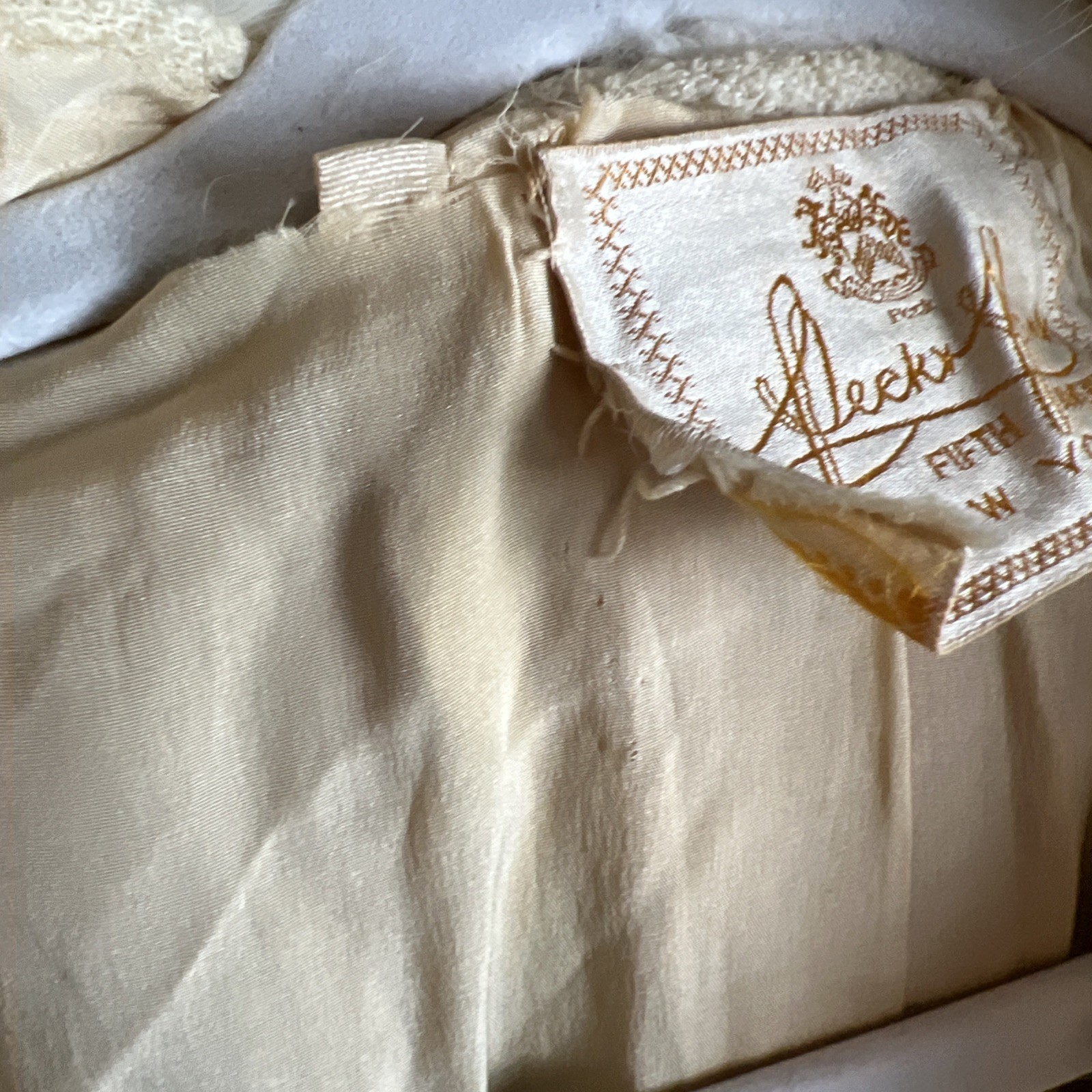 Vintage 1950s Peck and Peck* Fifth Avenue cream wool coat, Fox Fur collar, READ