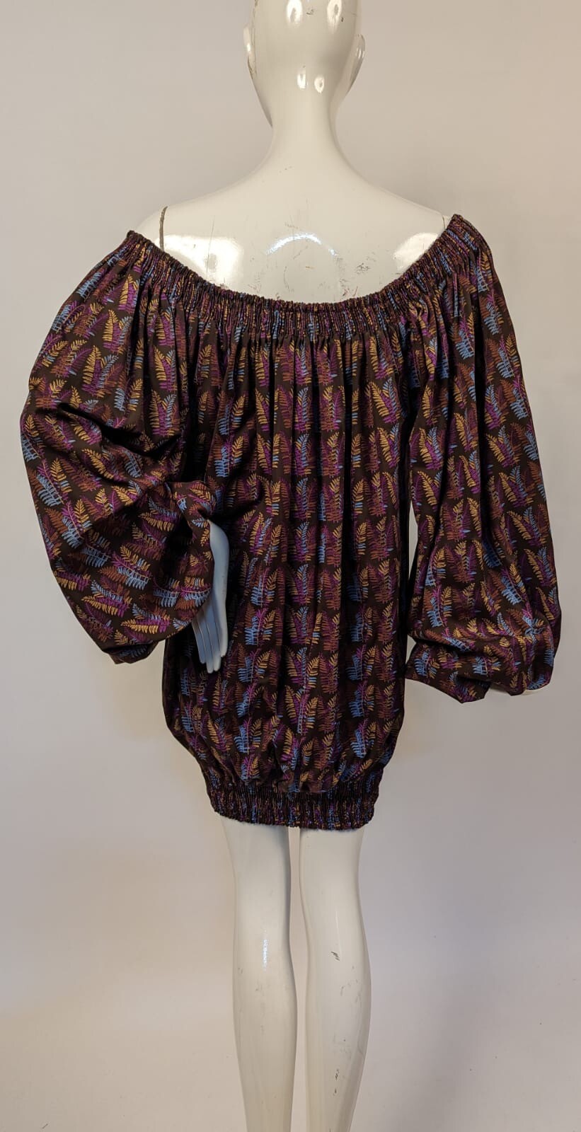 BILLOWING VINTAGE 1977 MASSIVE PUFF SLEEVE PRINT BLOUSE W RUCHED NECKLINE