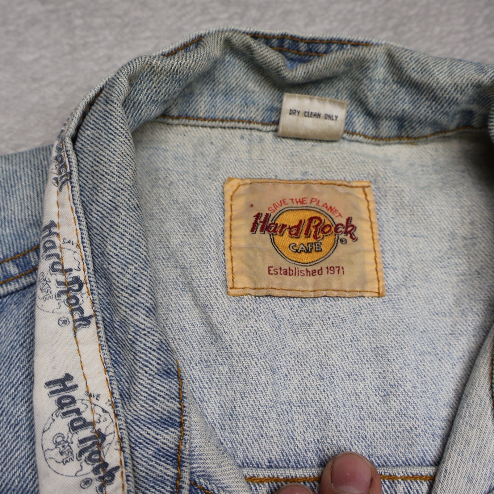 Hard Rock Cafe Jacket Women? Large Light Wash Denim Classic Trucker Retro VTG