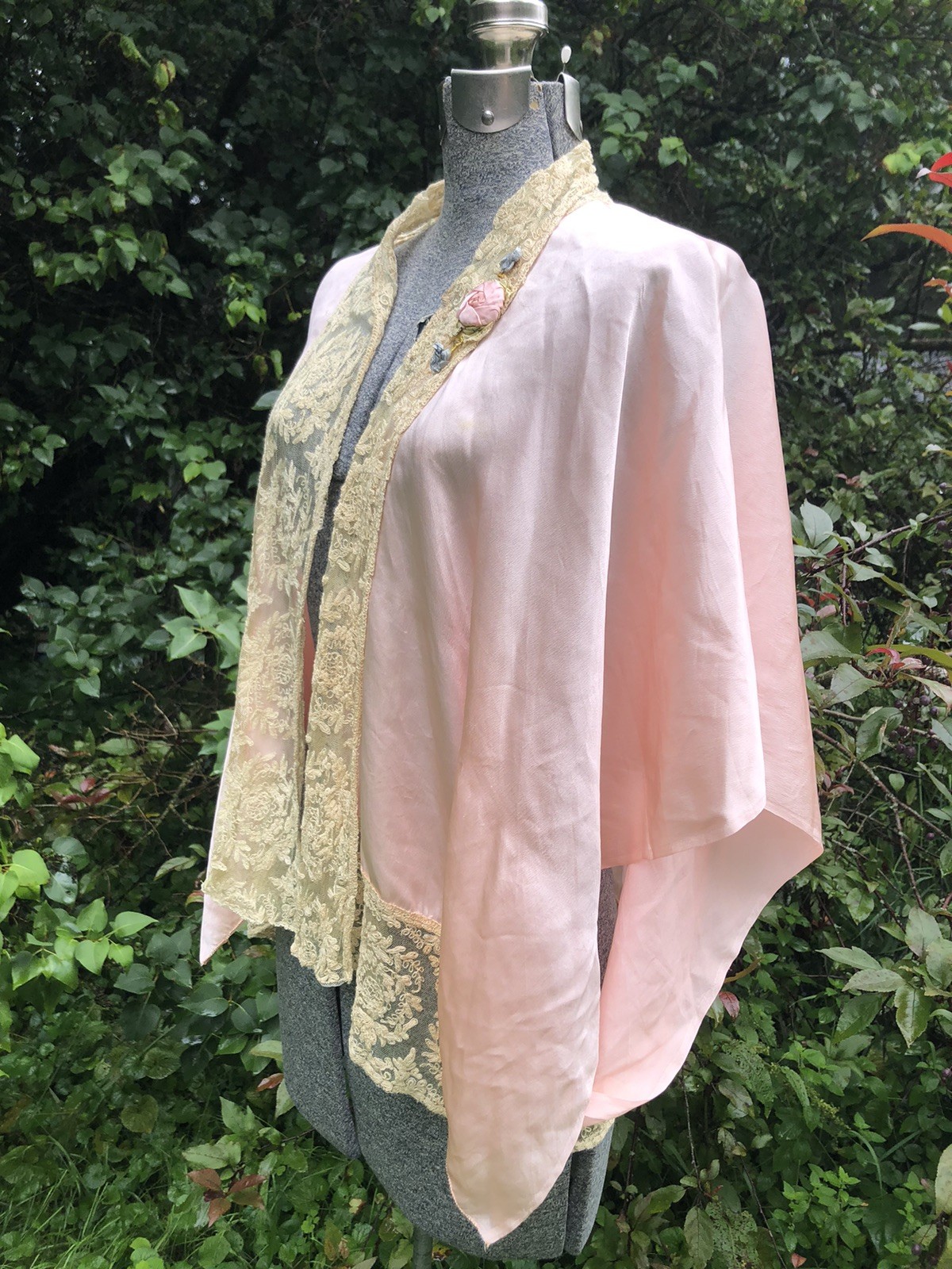 Vintage Antique 1920’s Art Deco Shell Pink Dressing Jacket Brussels Lace