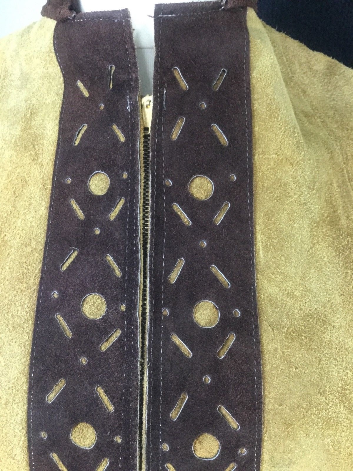 VINTAGE 1970’S WOMEN’S SUEDE LEATHER CAPE HIPPIE CHICK BOHO RETRO COOL WESTERN
