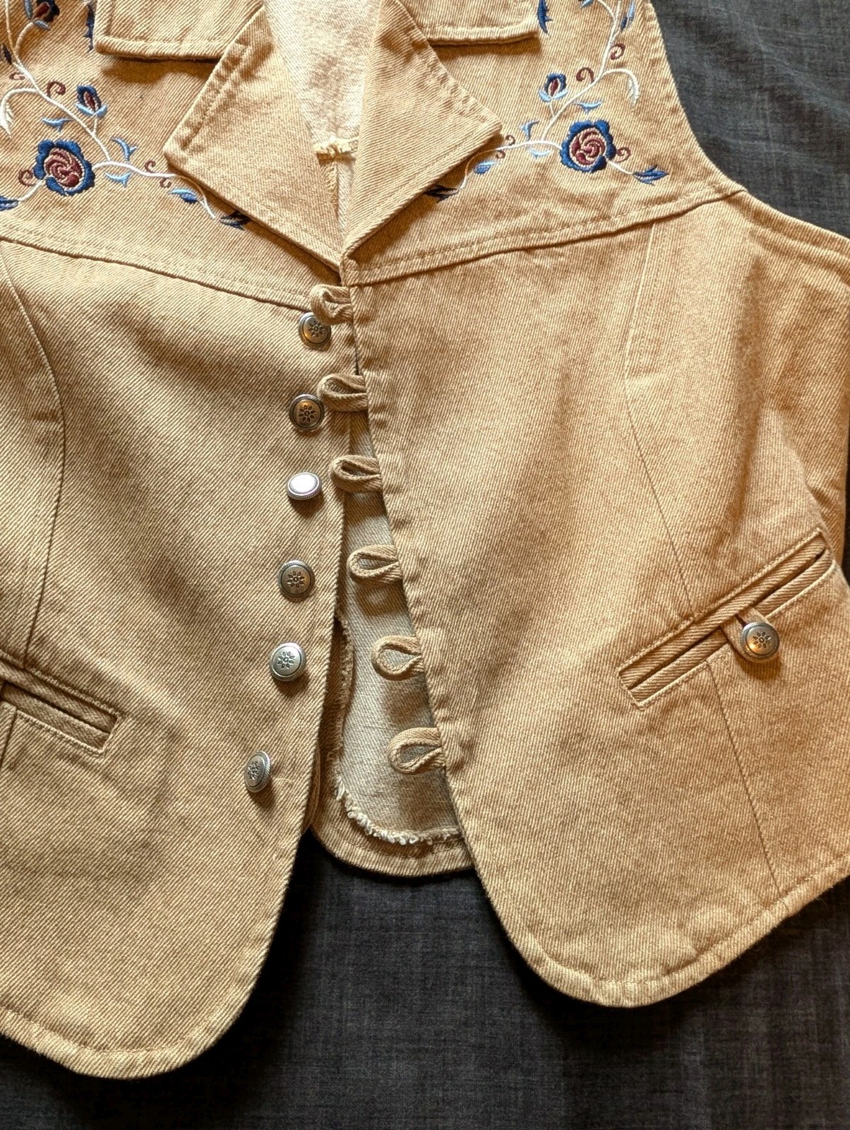 Wrangler Western Wear VTG 90s Women’s Size M Floral Embroidered Beige Vest