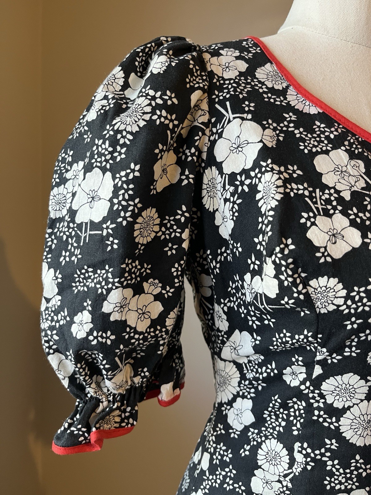 Vintage 70s DARLING OF MELBOURNE Prairie Maxi Dress Black & Red floral – size 12