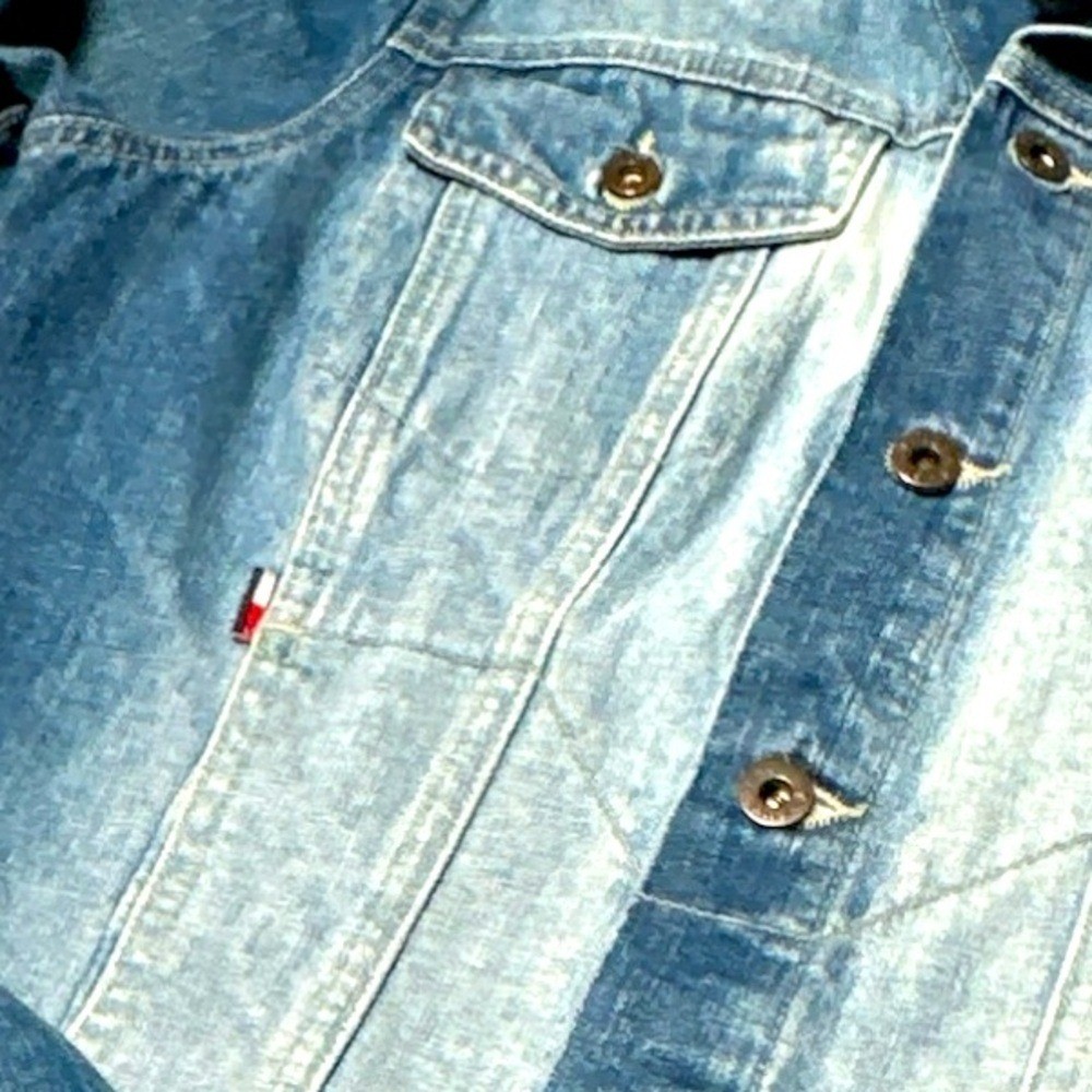 Vintage Tommy Jeans Women’s Blue Optic Wash Denim Trucker Jacket