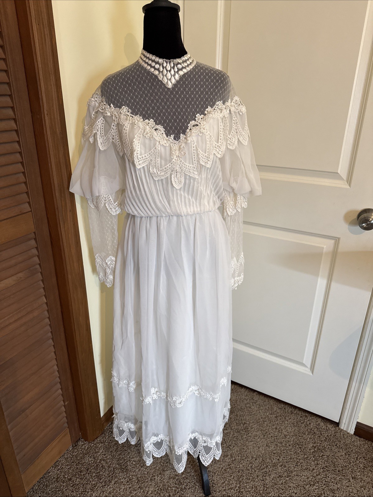 Alfred Angelo Vintage 1970’s Victorian Revival Prairie Chic Lace Wedding Dress S