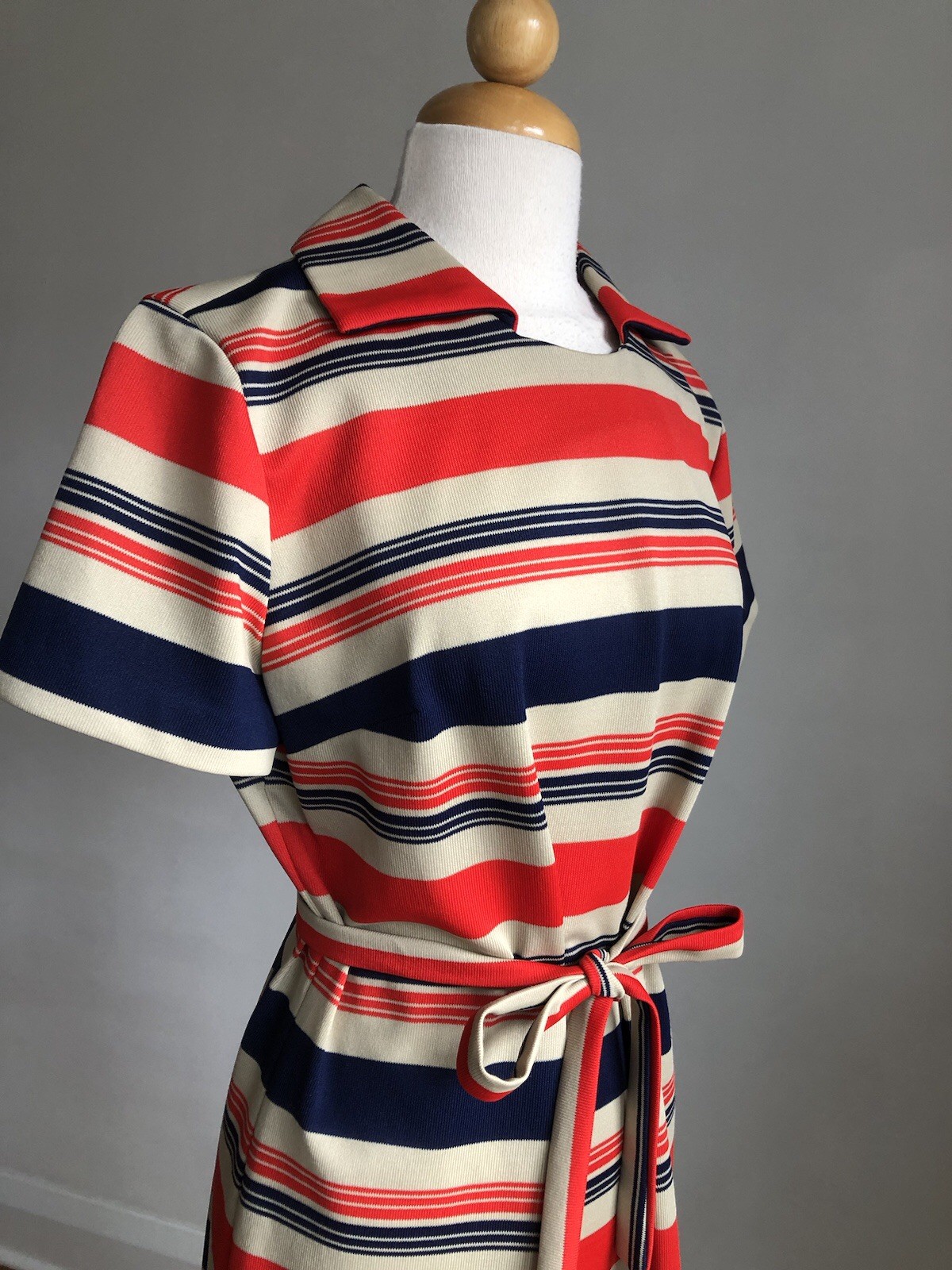 STUNNING VTG LADY CAROL Of New York Red Blue Tan Stretchy Belted Mod Dress M/L