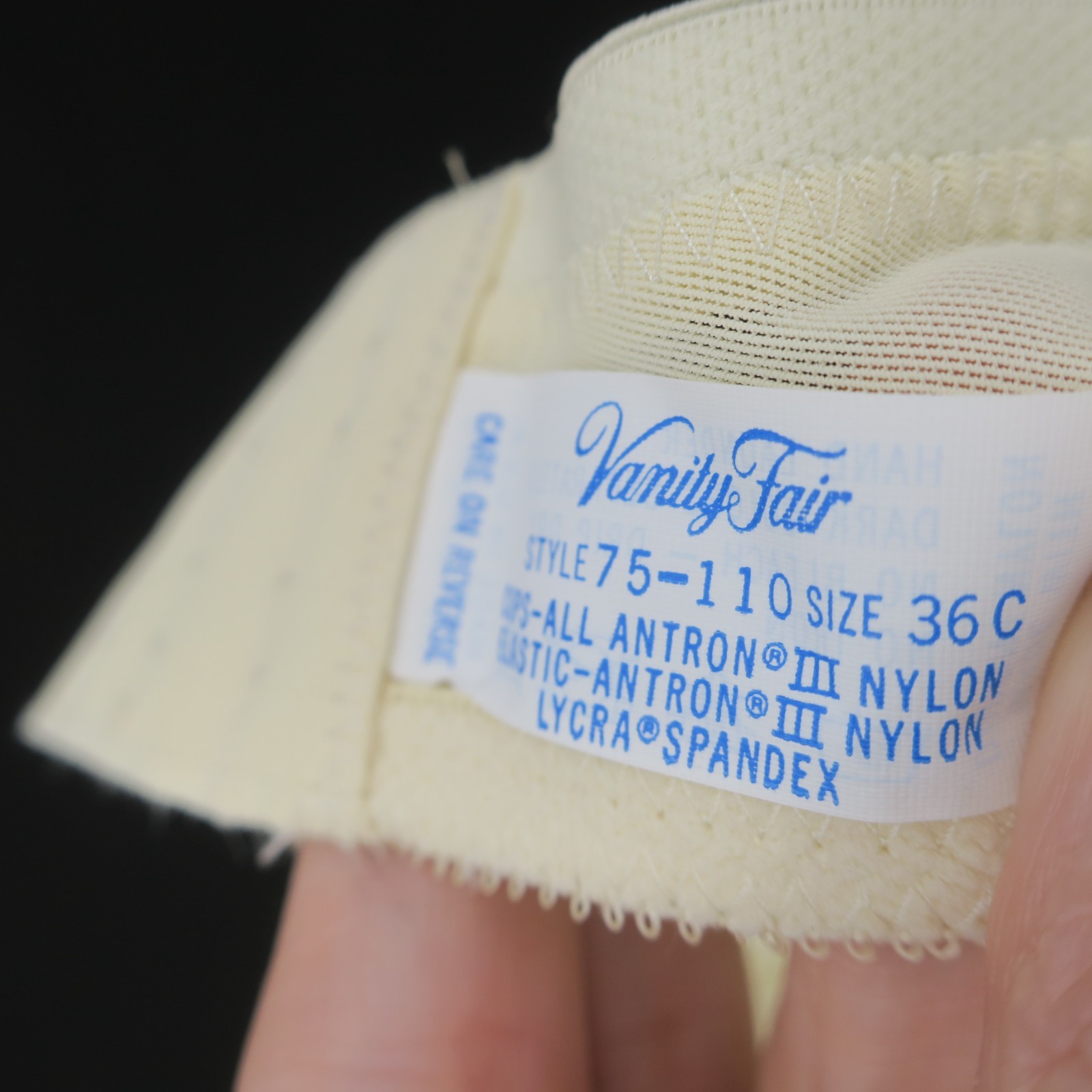 Vintage Vanity Fair 75-110 Ivory Nylon Lace Underwire Bra Women’s 36C NOS
