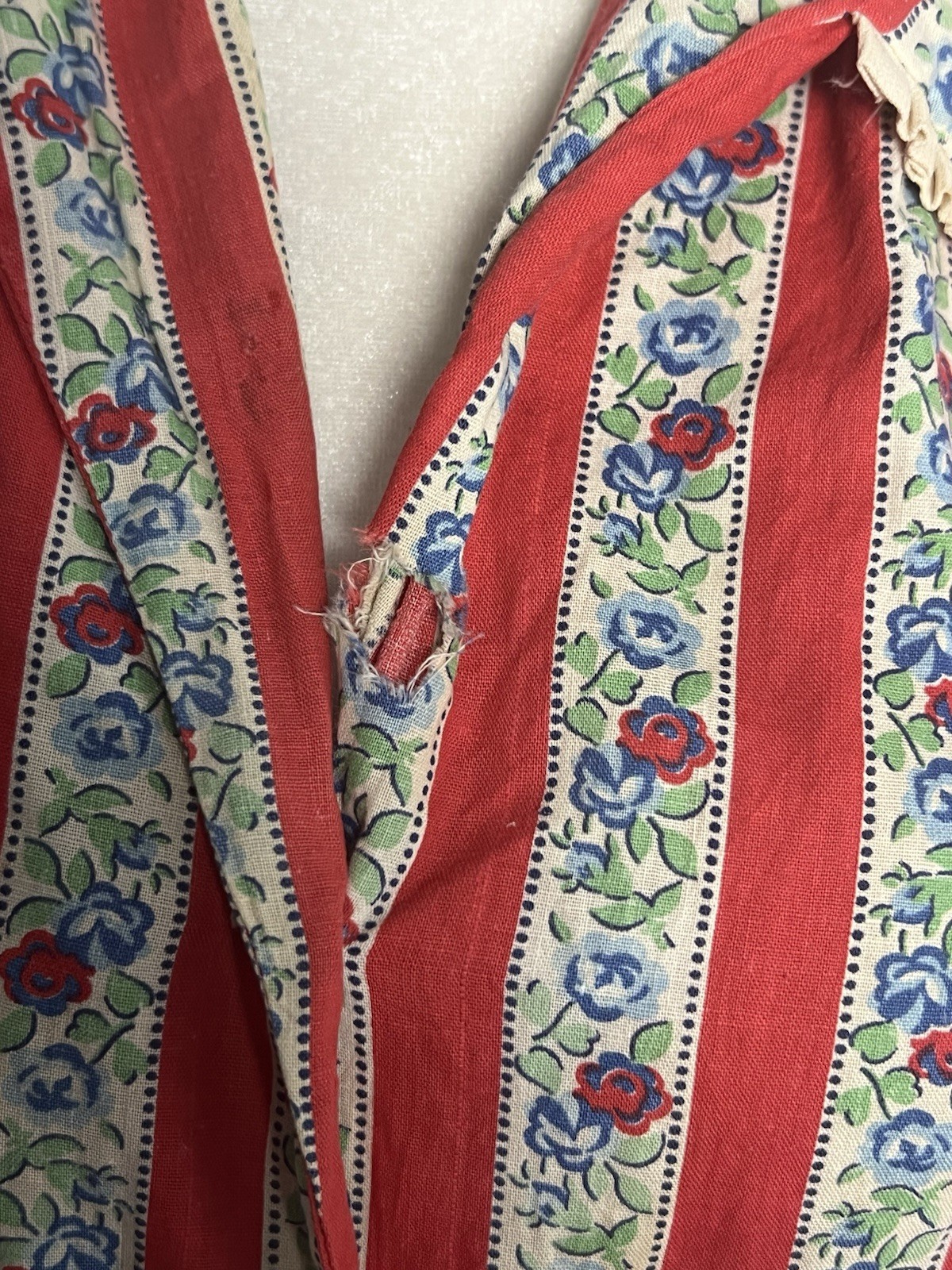 Vintage 1940s Red Cottage Floral Cotton House Dress Ruffle Trim Patch Pockets L