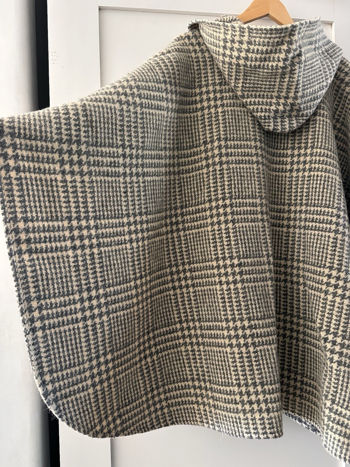 1970s Vintage Handmade Wool Houndstooth Hooded Cape Poncho Coat One Size