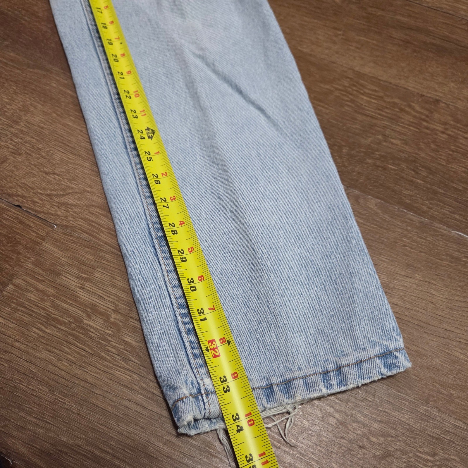 Vintage y2k Levis 550 Relaxed Fit Tapered Leg Jeans Light Wash Made in USA 16L