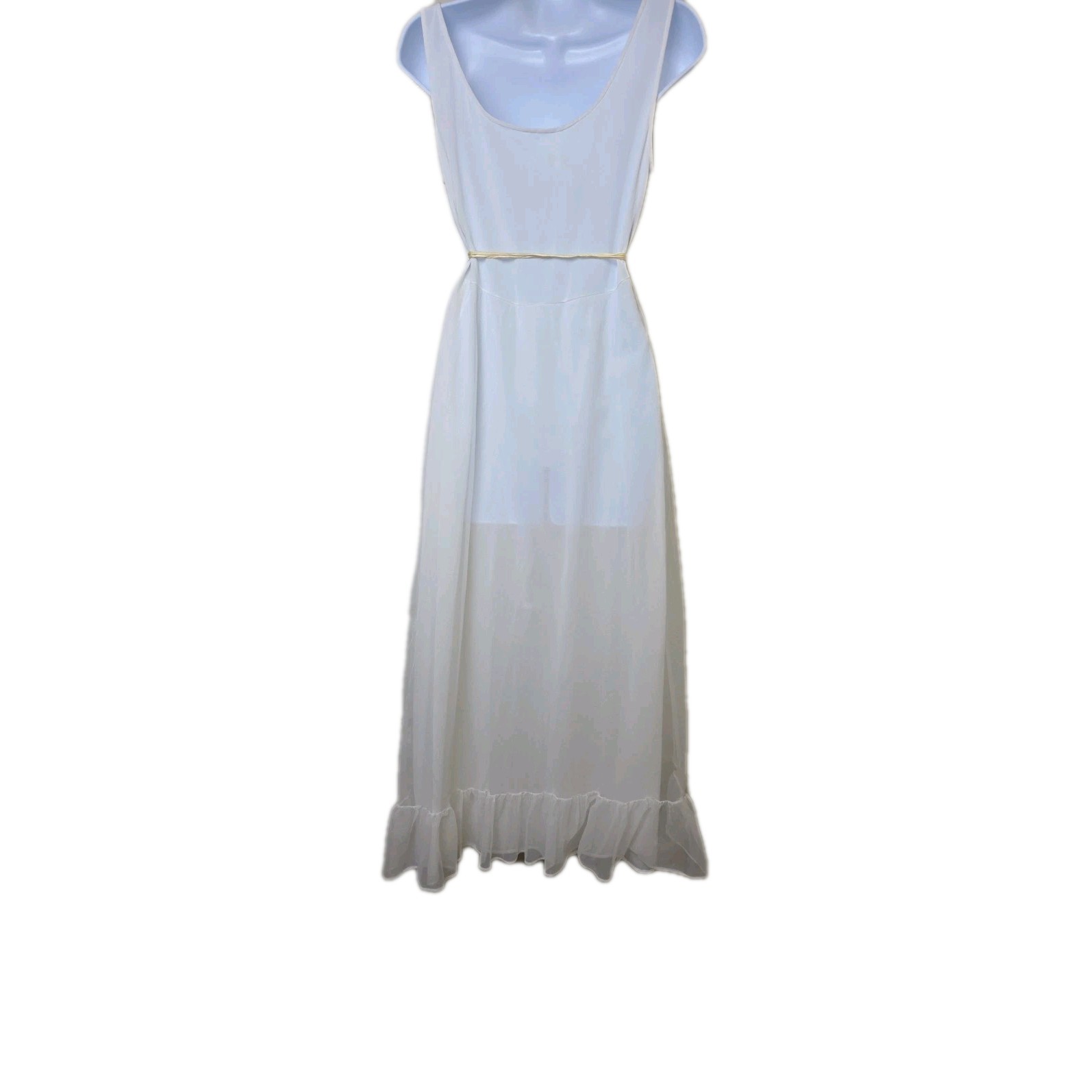 Vtg Miss Elaine White Embroidered Ruffle Partial Sweep Layered Chiffon Size M