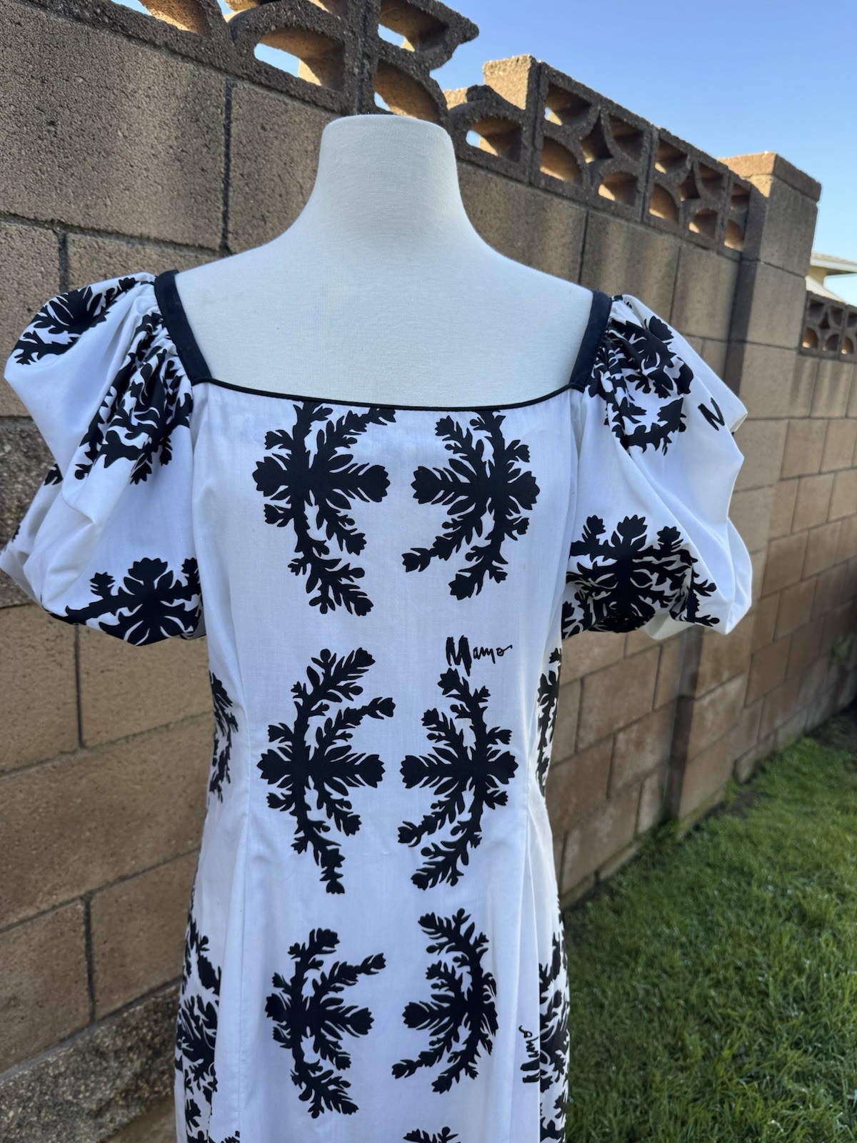 Vtg Mamo Howell Hawaiian Dress Muumuu Black White Puff Sleeve Sz 12 Ruffled Hem