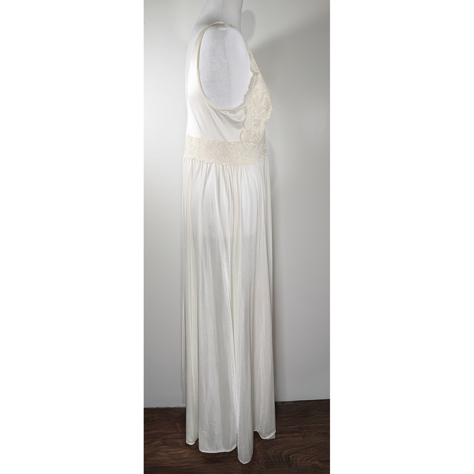 Vintage Shadowline Ivory Nylon Lace Full Length Nightgown Sleeveless Maxi Gown M