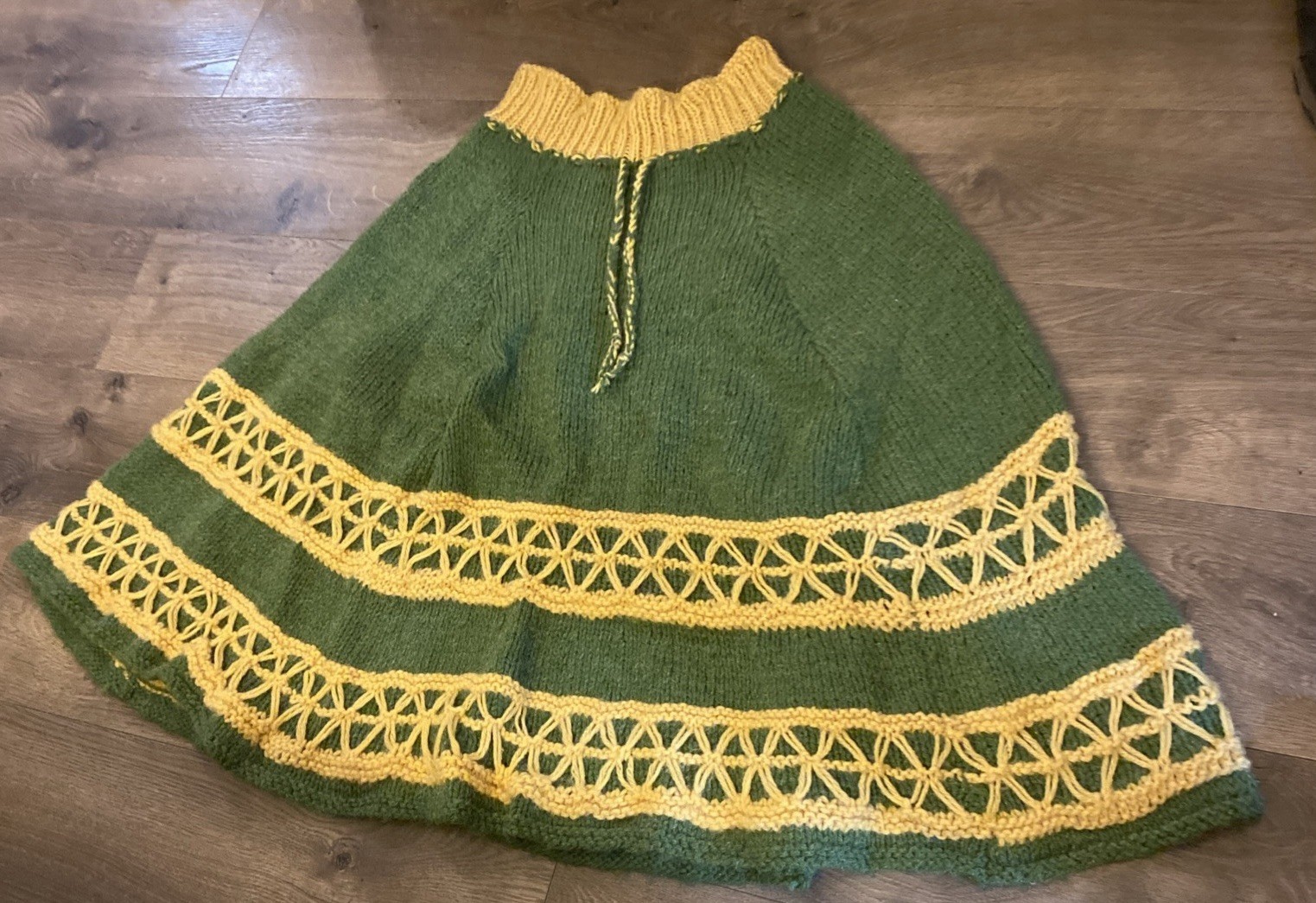 Wool Handmade Cape Poncho W/Drawstring Green Yellow 9” Opening 25.5”long Vintage