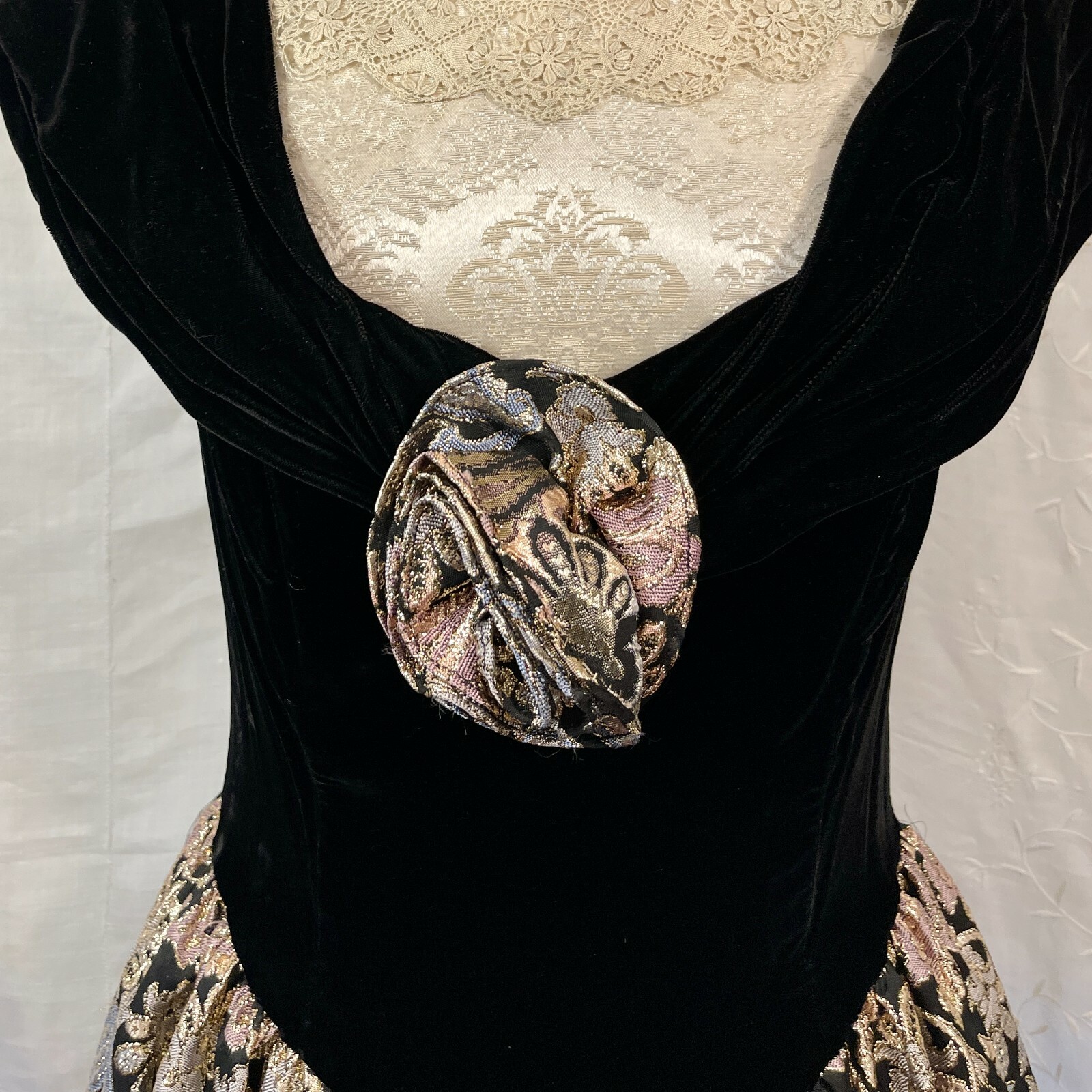 90s Vintage Black Velvet Metallic NYE Ball Gown M JESSICA MCCLINTOCK Dress