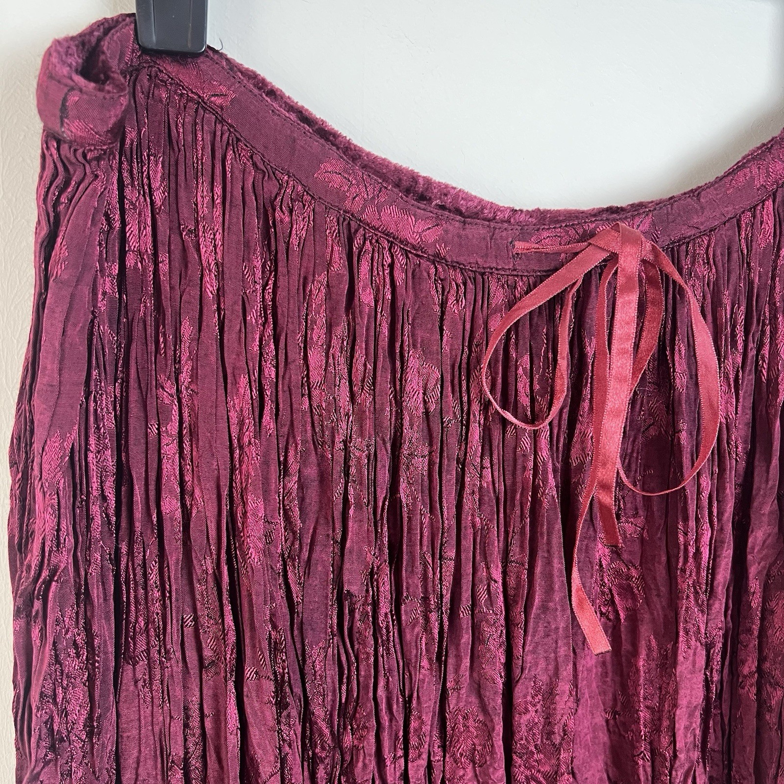 Vintage Burgundy Dark Floral Jacquard Broomstick Skirt Maxi Small Crinkle Gothic