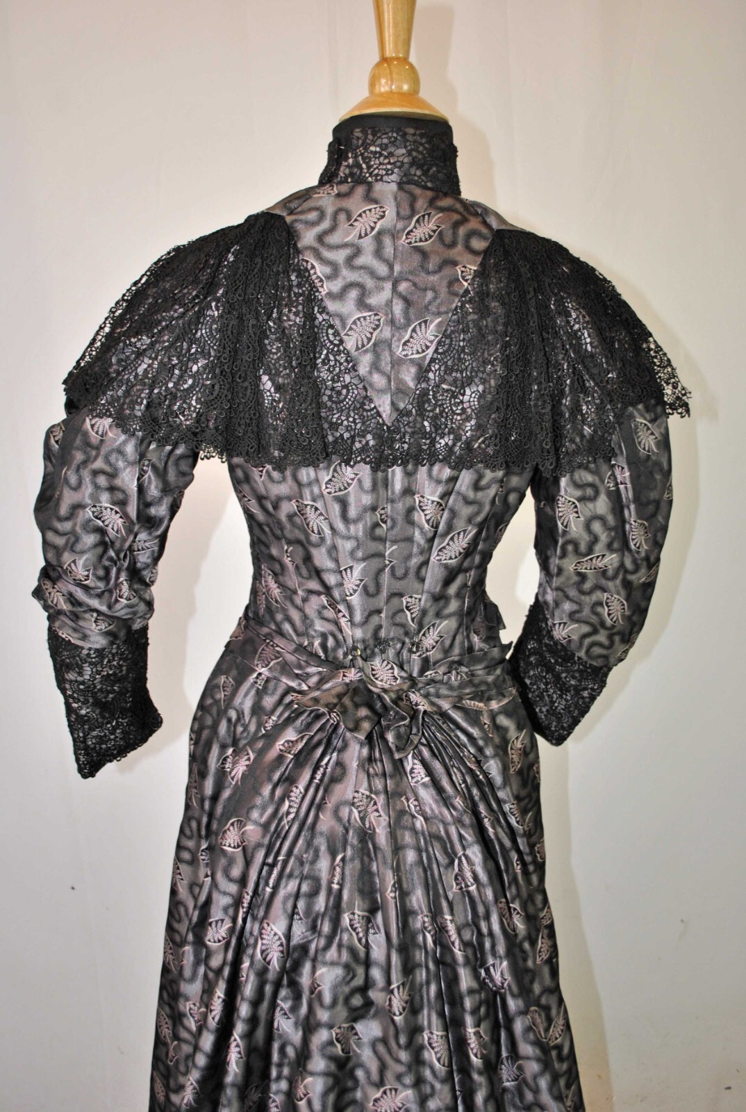VICTORIAN 2 PIECE MAUVE SILK BROCADE VISITING DRESS 1893, MUSEUM DEACCESSION